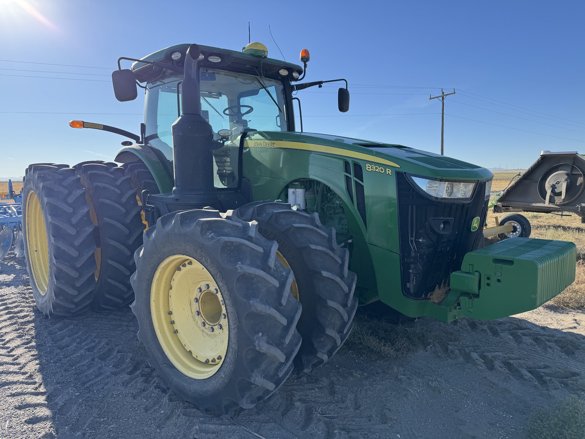 2017 John Deere 8320R Image 2