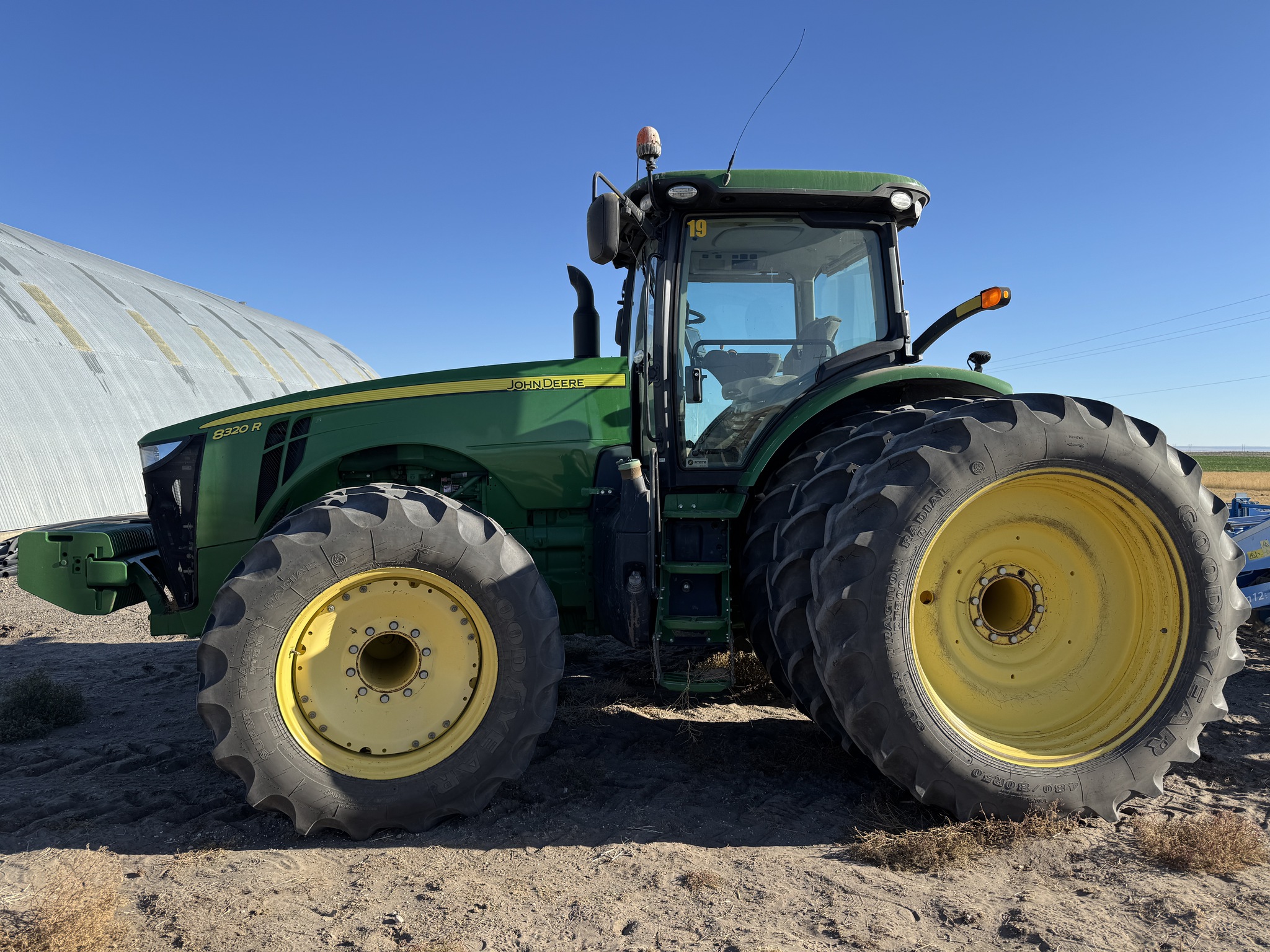 2017 John Deere 8320R Image 5