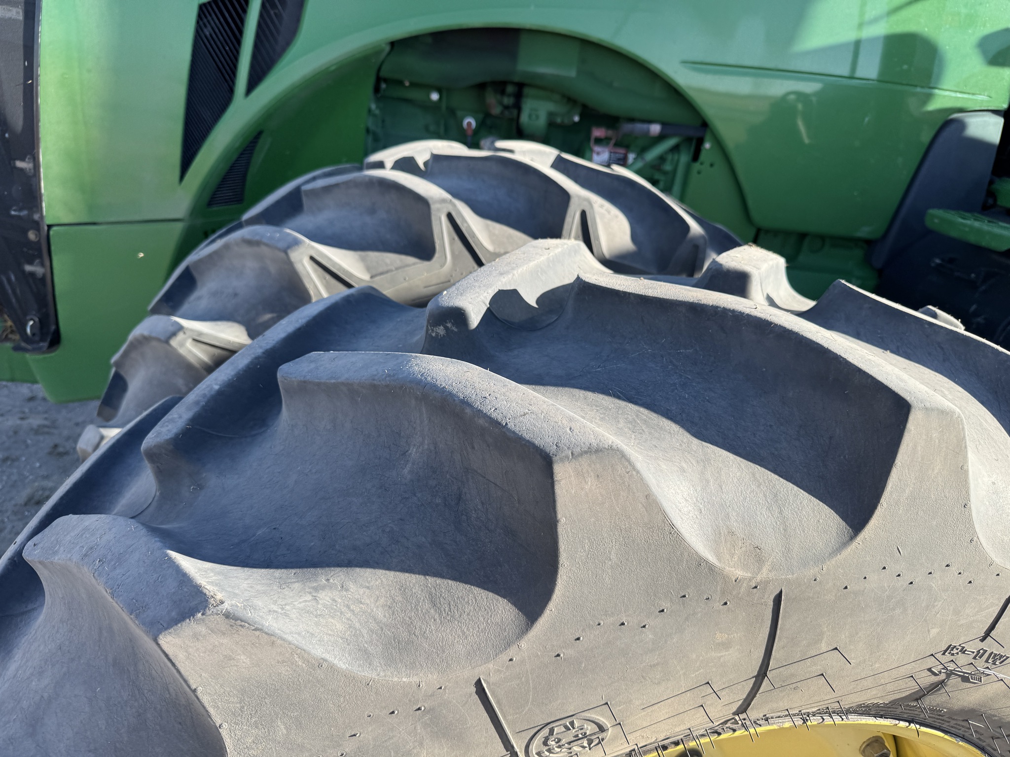 2017 John Deere 8320R Image 6