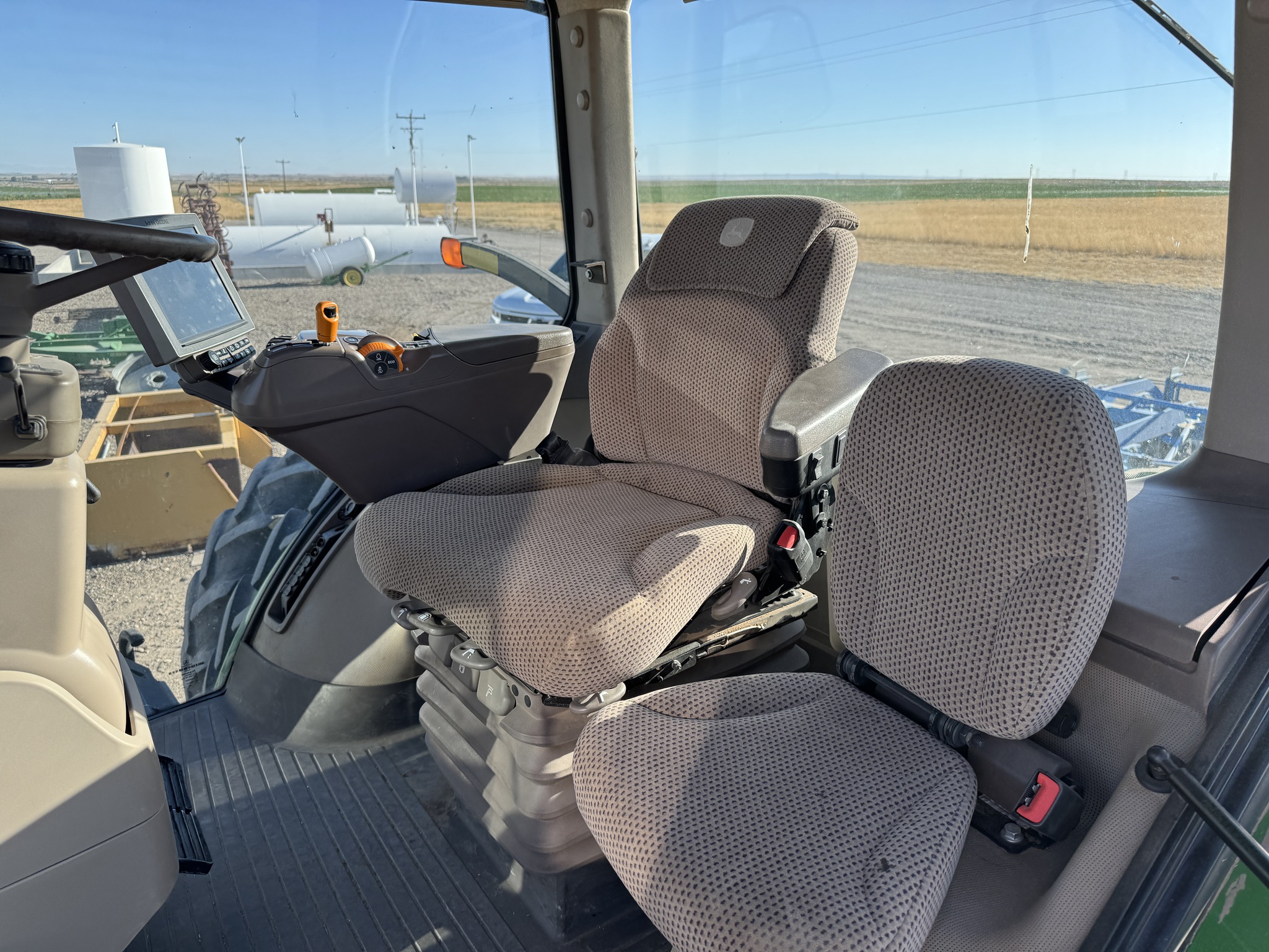 2017 John Deere 8320R Image 13