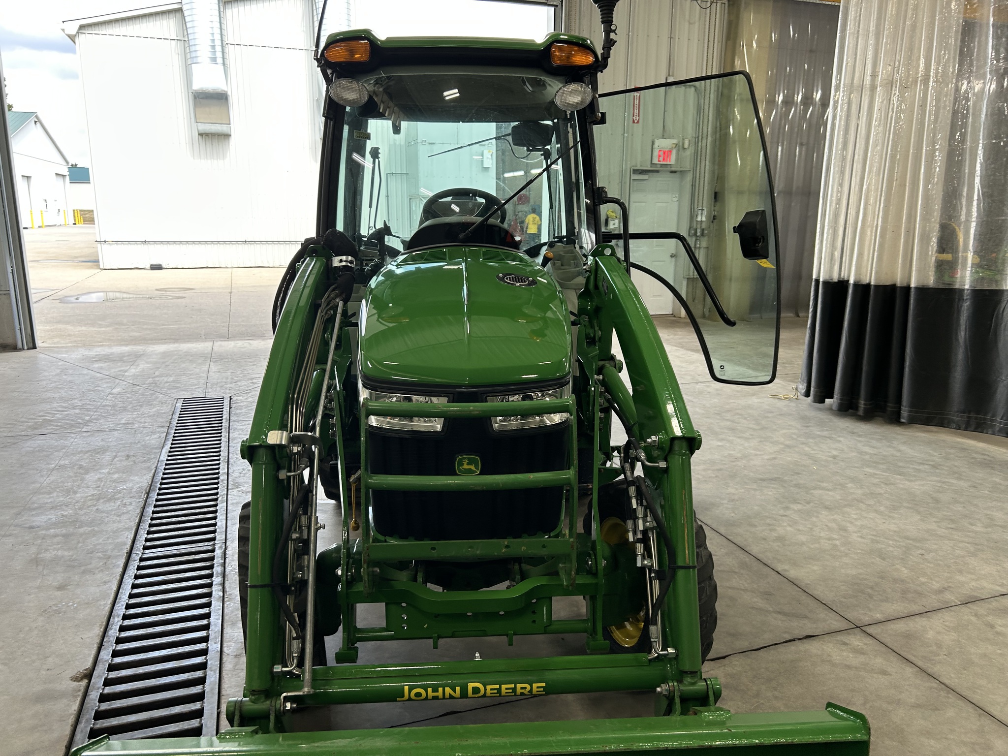 2021 John Deere 3039R Image 3