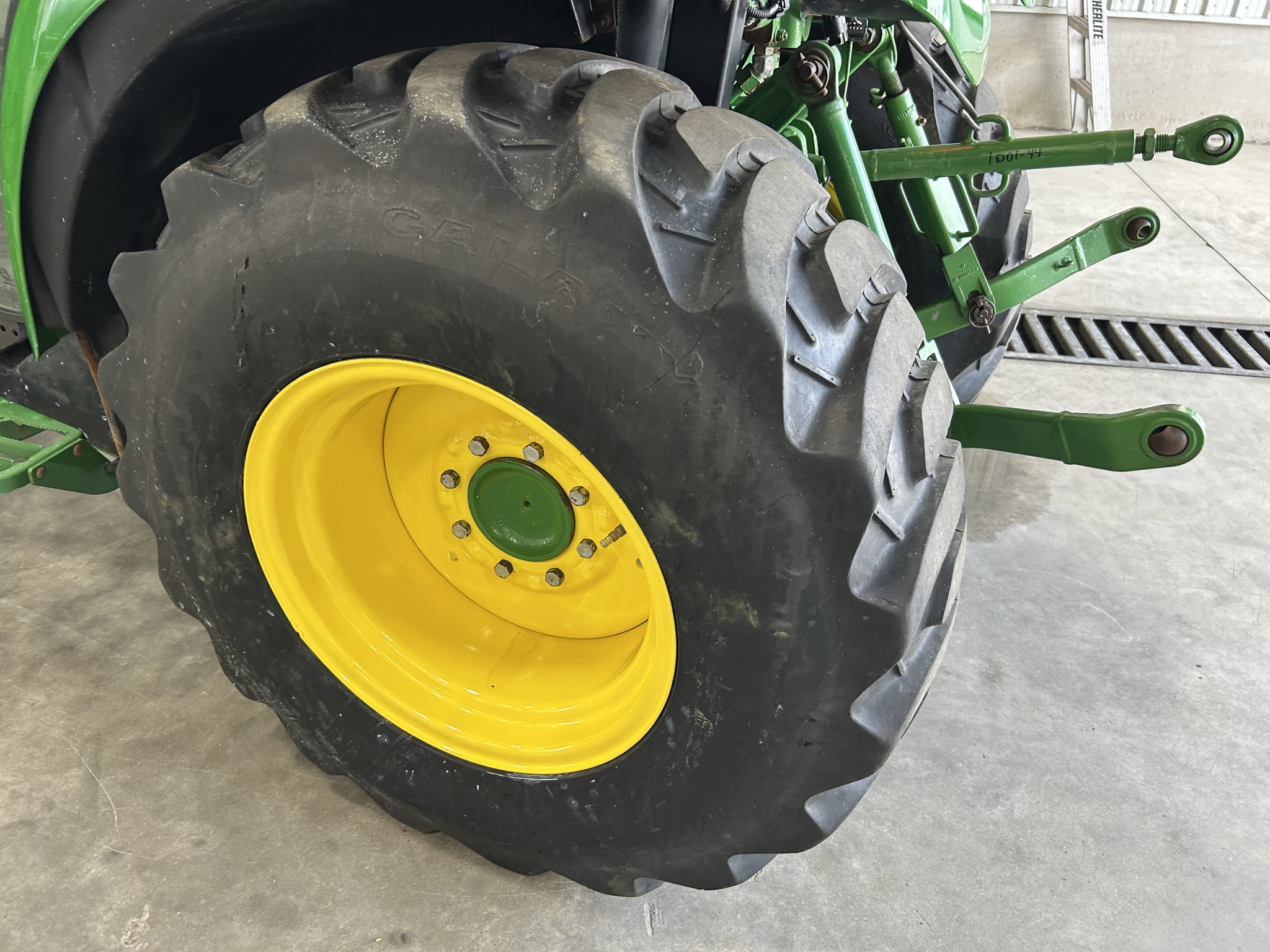 2021 John Deere 3039R Image 12