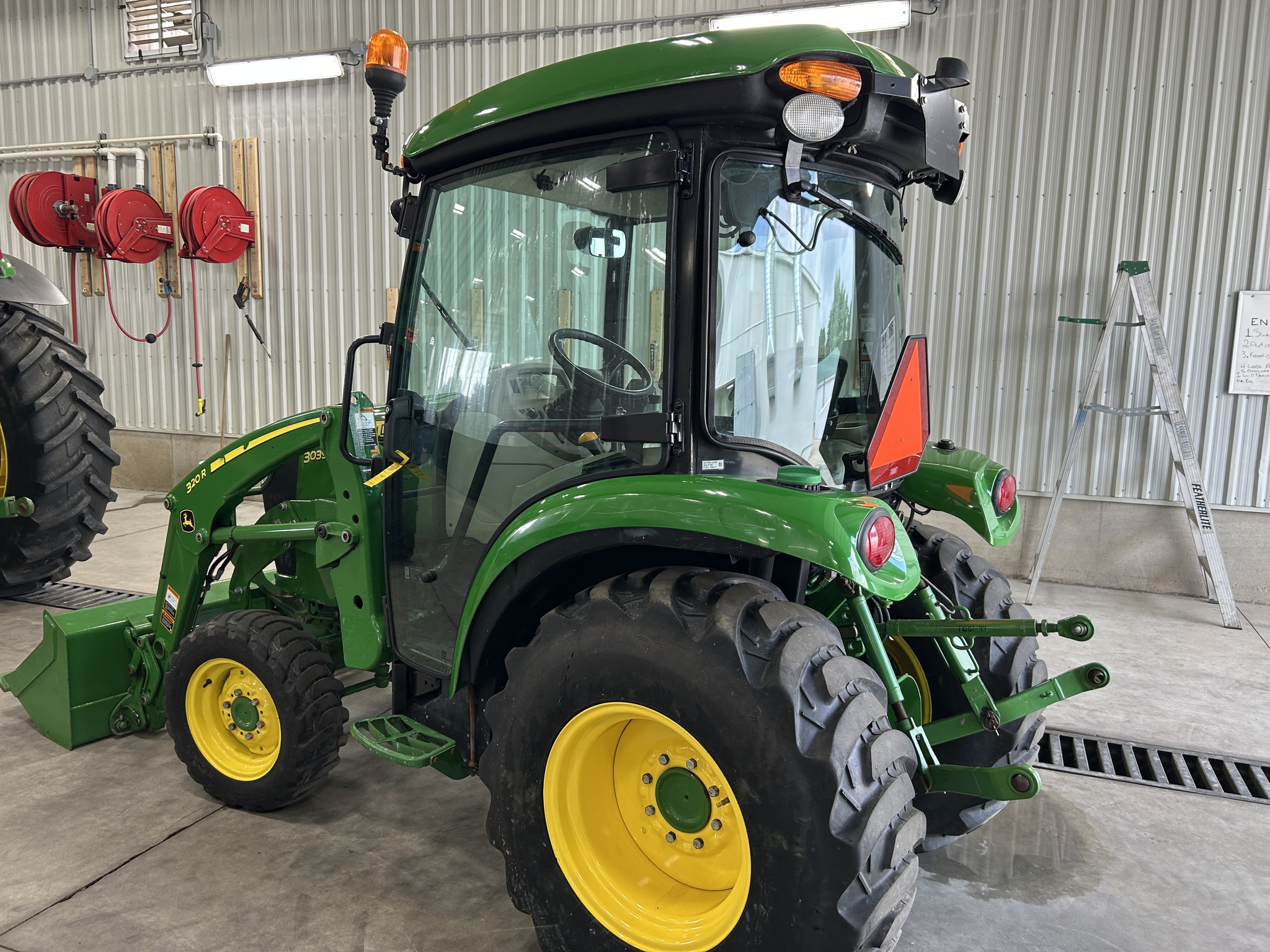 2021 John Deere 3039R Image 2