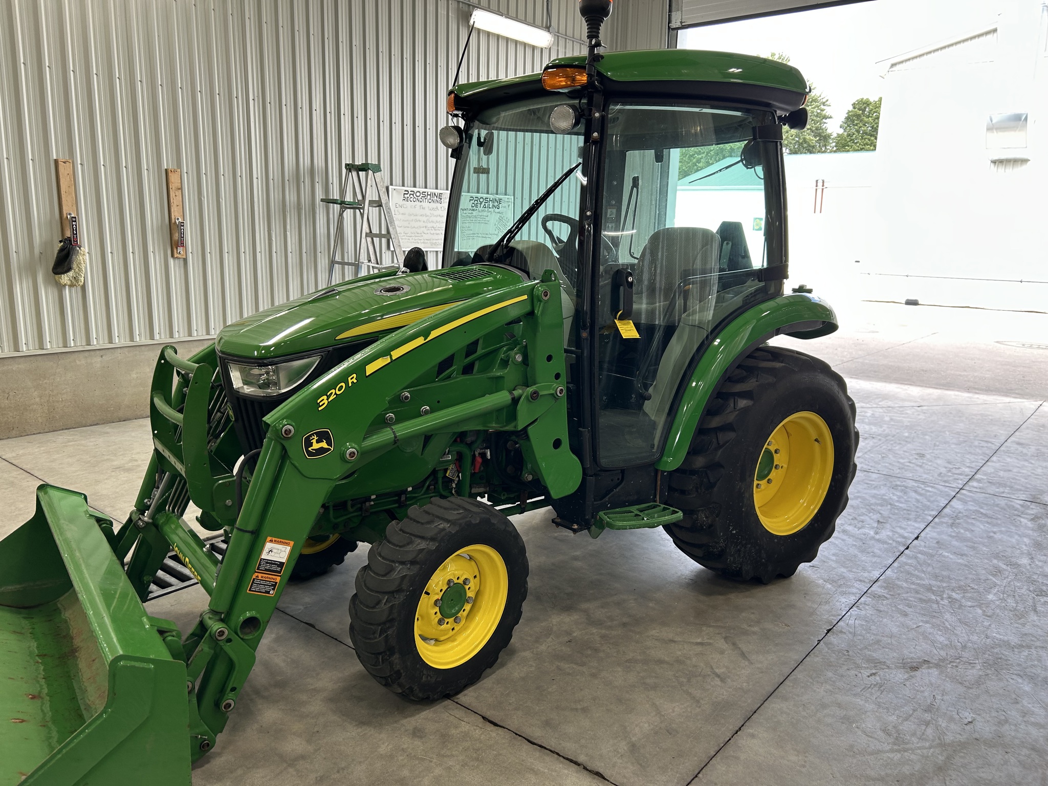2021 John Deere 3039R Image 1