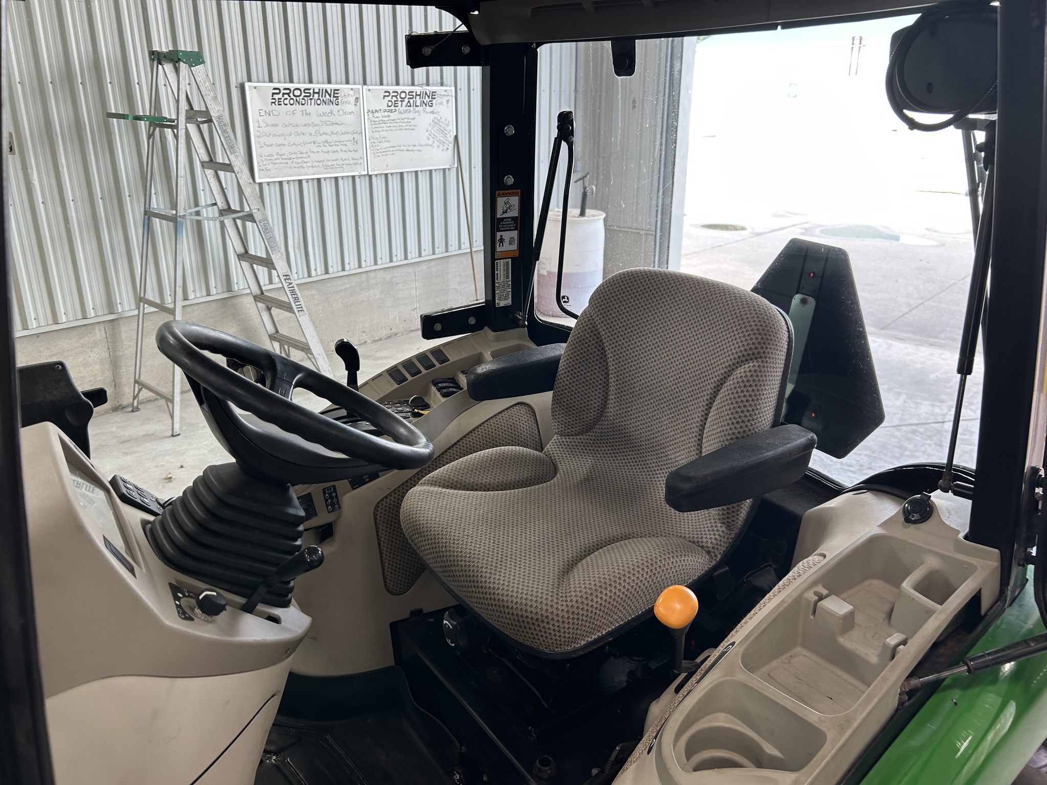 2021 John Deere 3039R Image 8