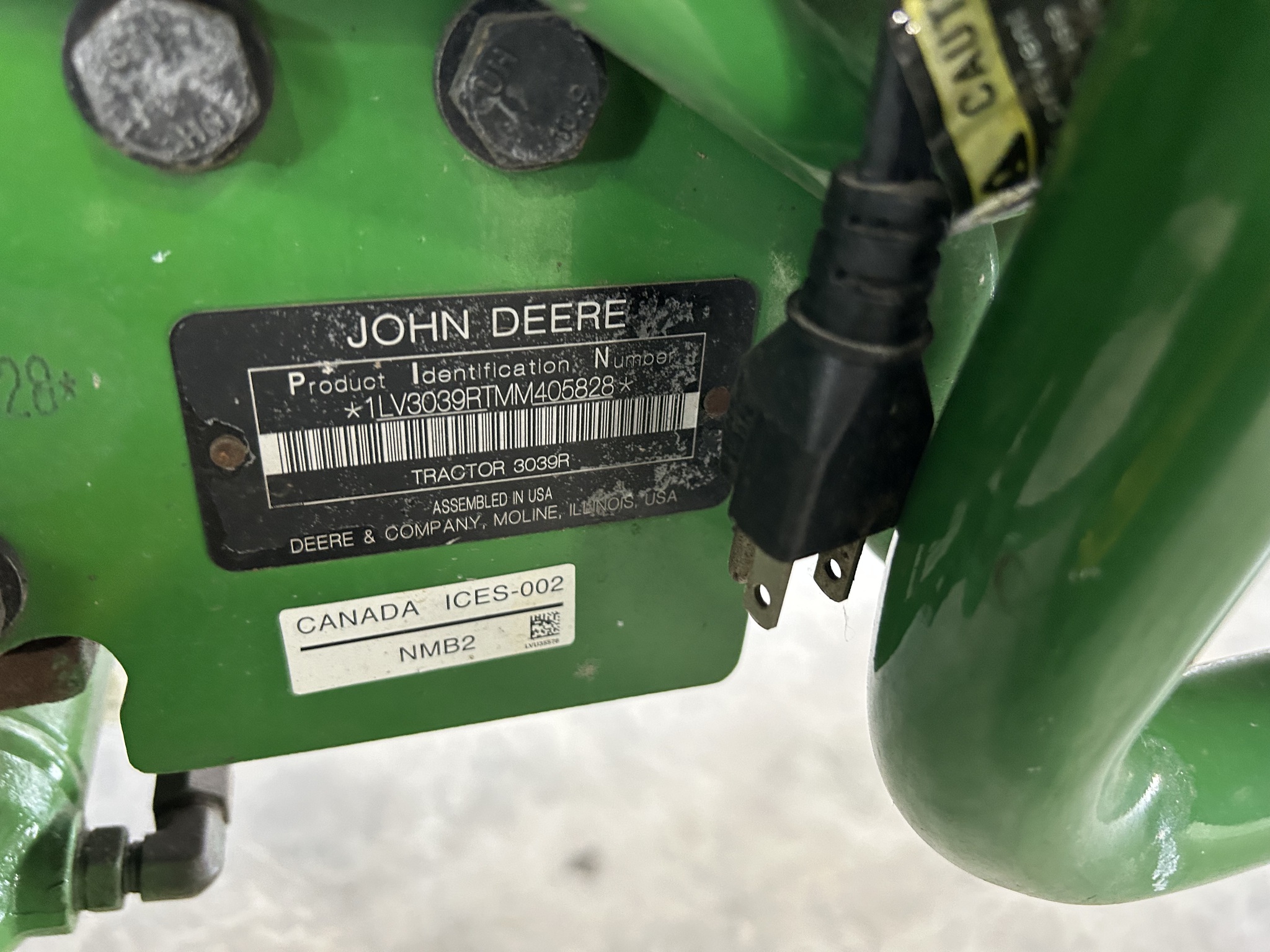 2021 John Deere 3039R Image 13