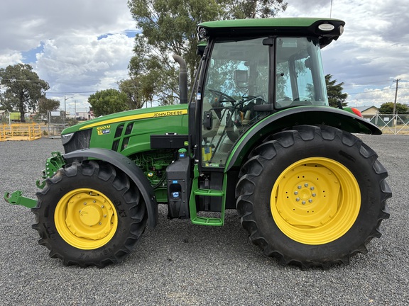 John Deere 5120M image 12
