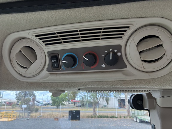 John Deere 5120M image 24