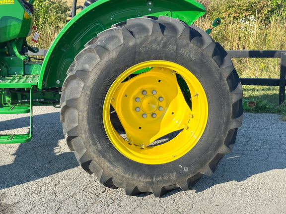 2022 John-Deere 5055E