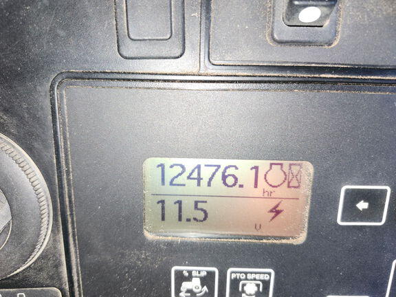 2004 John-Deere 7820