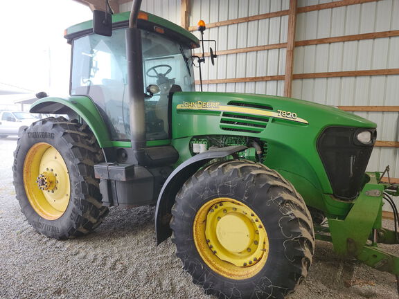 2004 John-Deere 7820