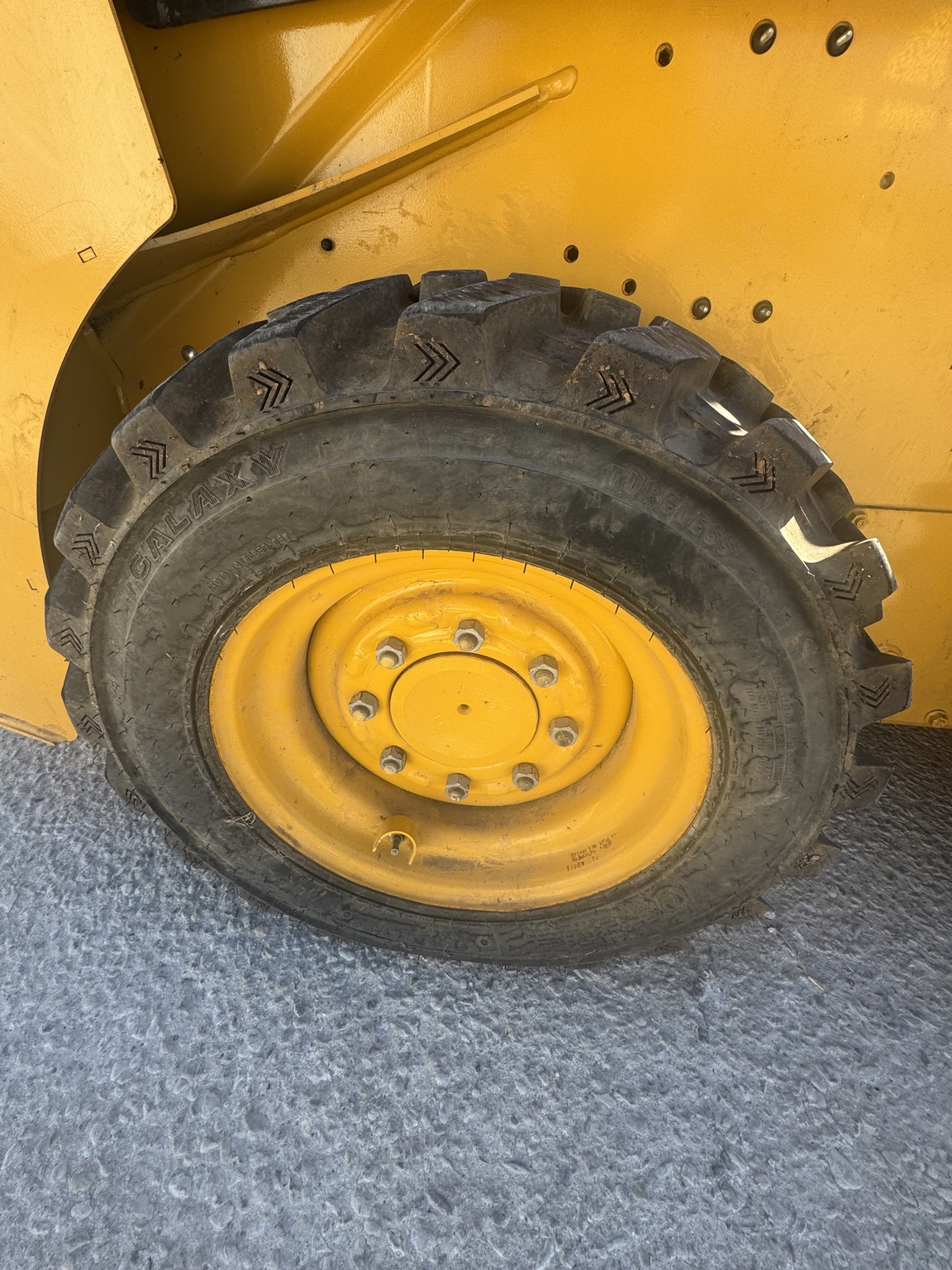 2021 John Deere 318G Image 7