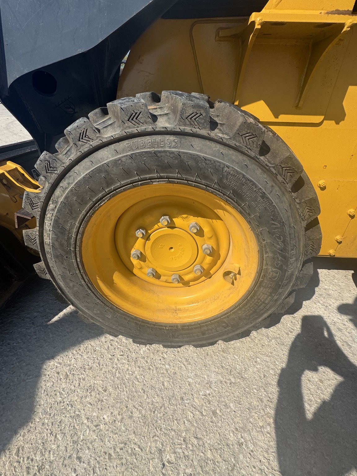 2021 John Deere 318G Image 10