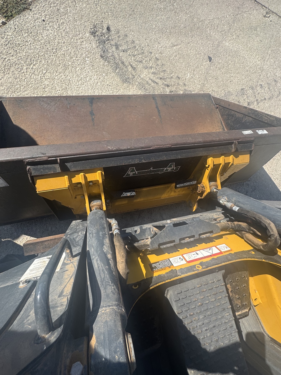 2021 John Deere 318G Image 11