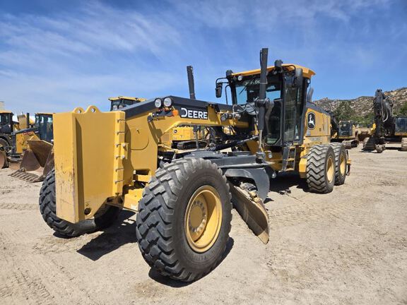 Photo of a 2022 John Deere 672G