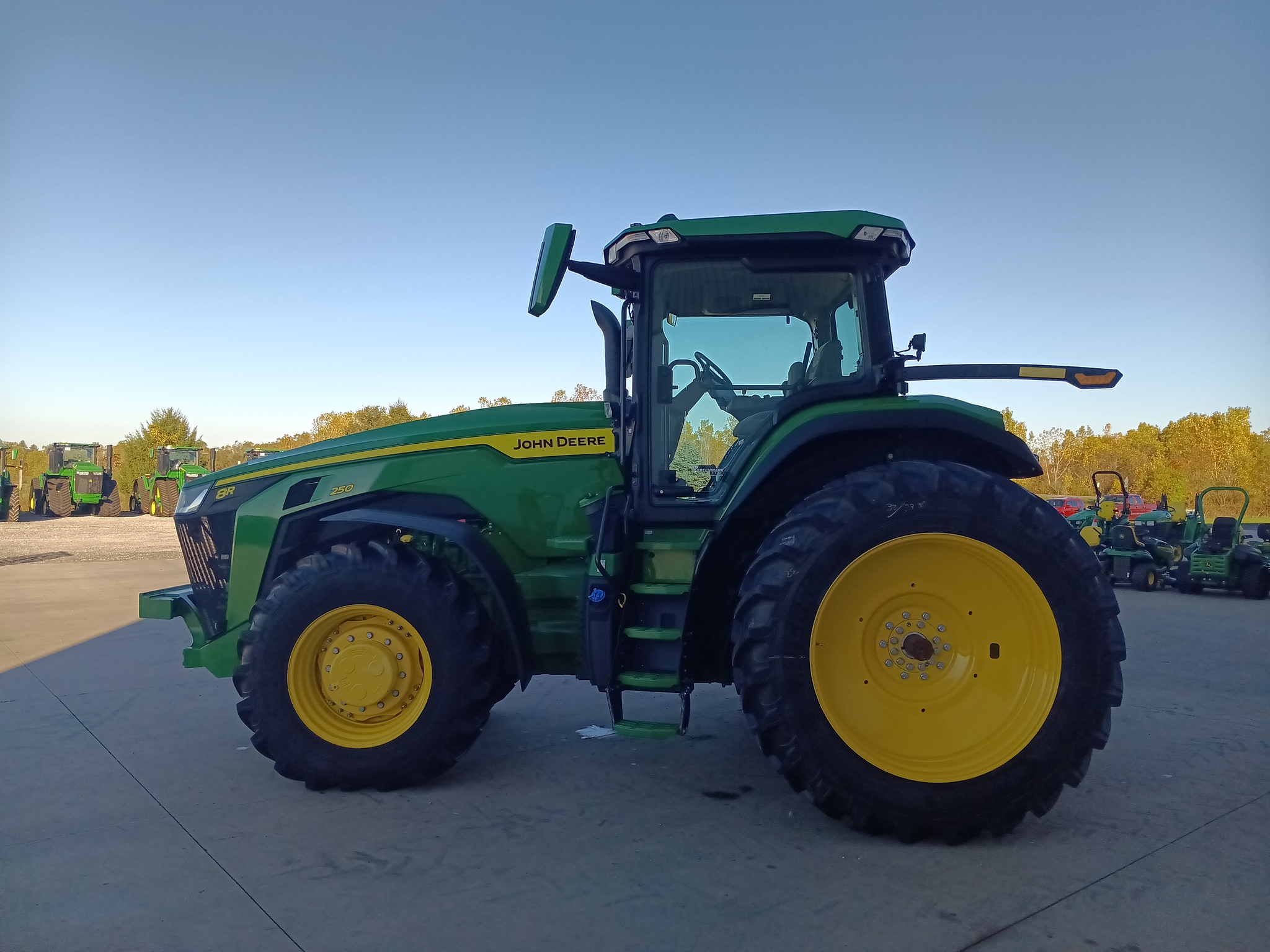 2024 John Deere 8R 250 Image 7