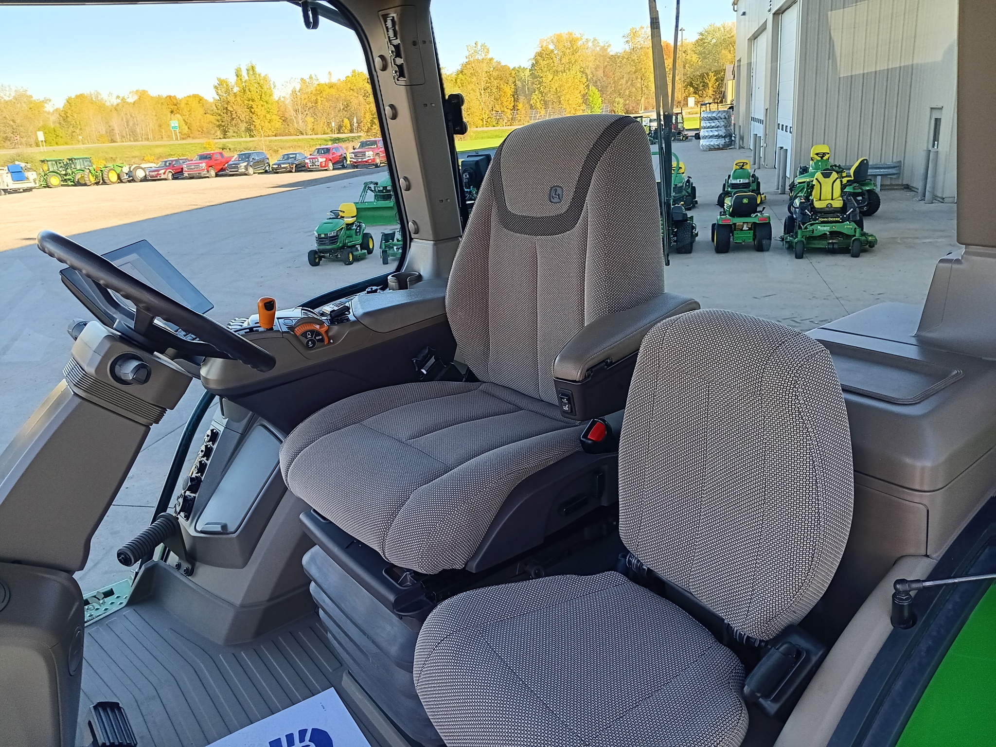 2024 John Deere 8R 250 Image 10