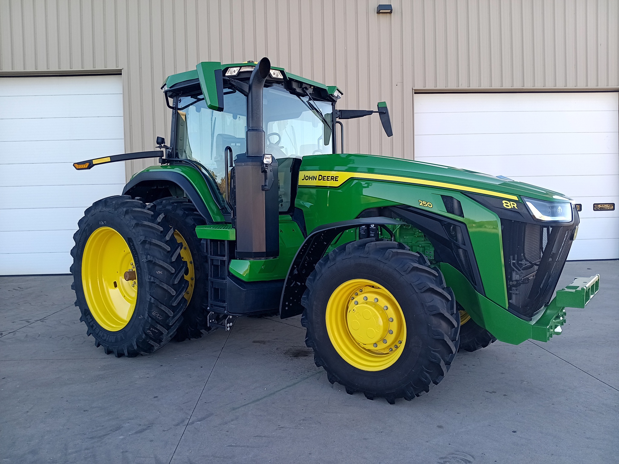 2024 John Deere 8R 250 Image 2