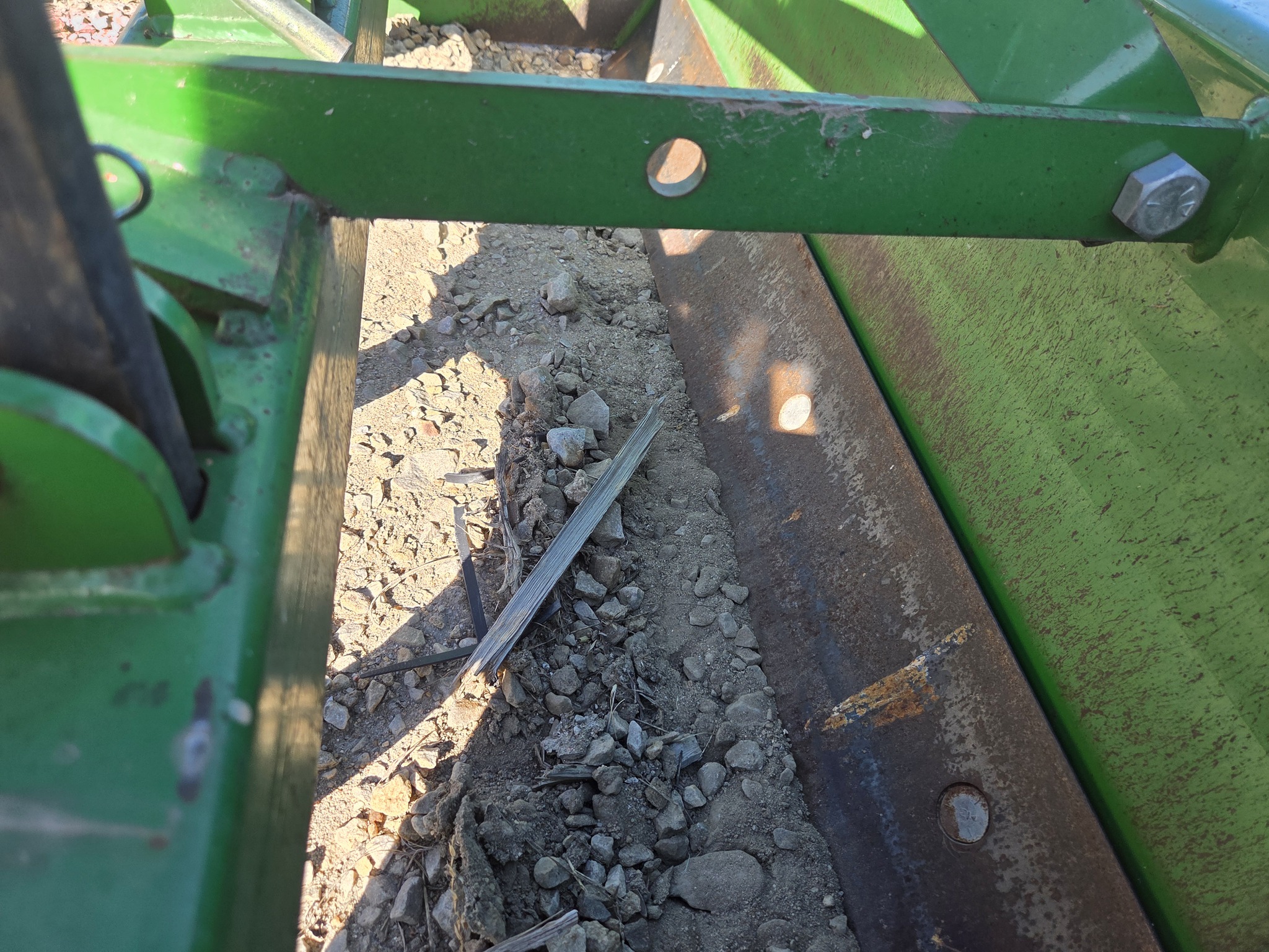 2010 Frontier BB1048L Image 9