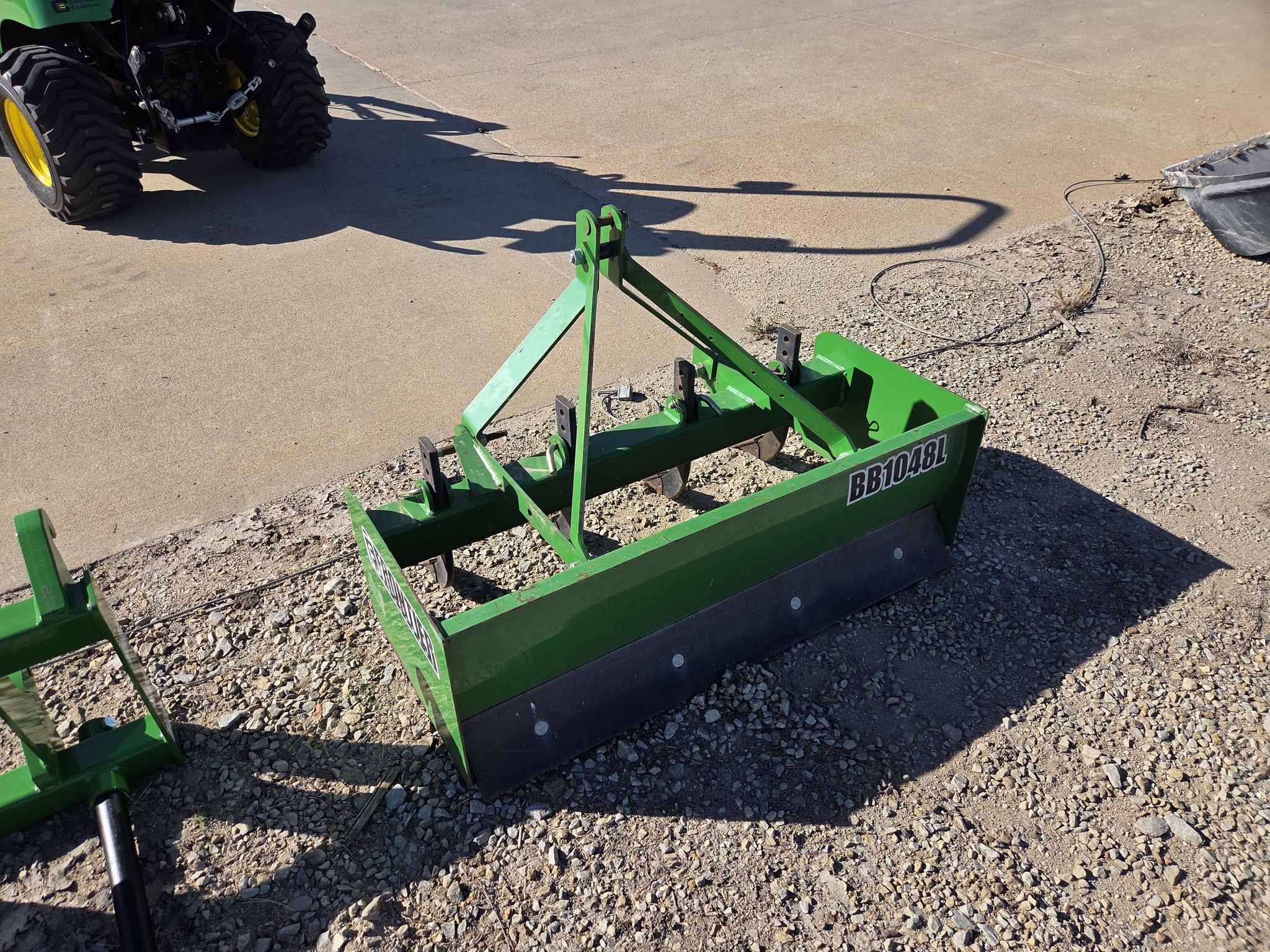 2010 Frontier BB1048L Image 2