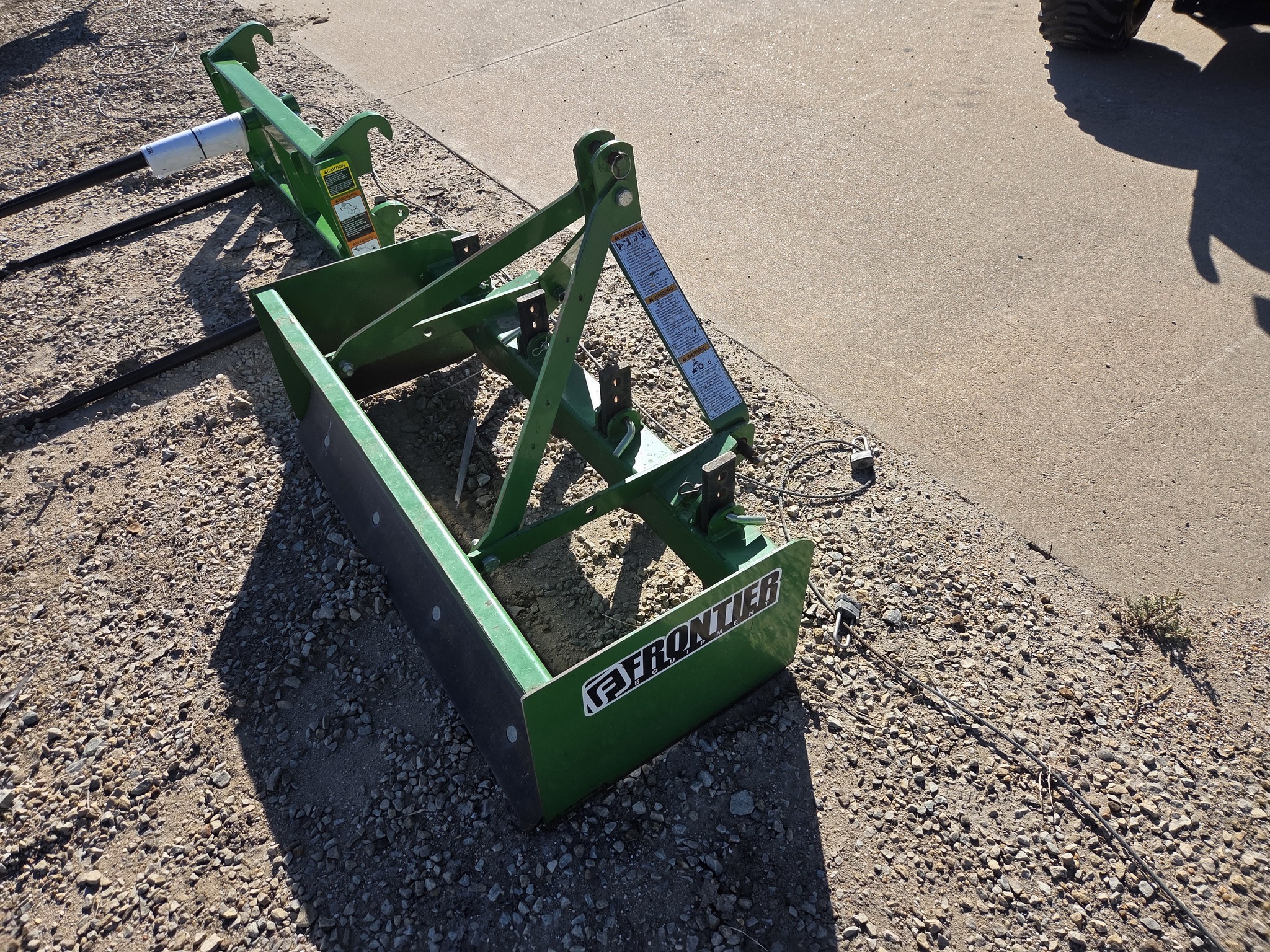 2010 Frontier BB1048L Image 5