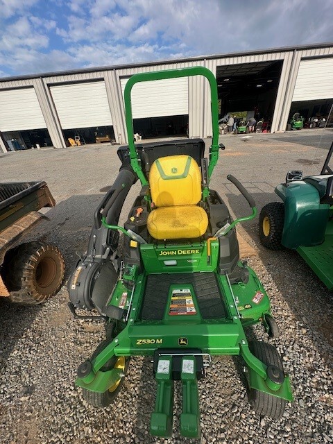 2024 John Deere Z530M  W/BAGGER Image 1