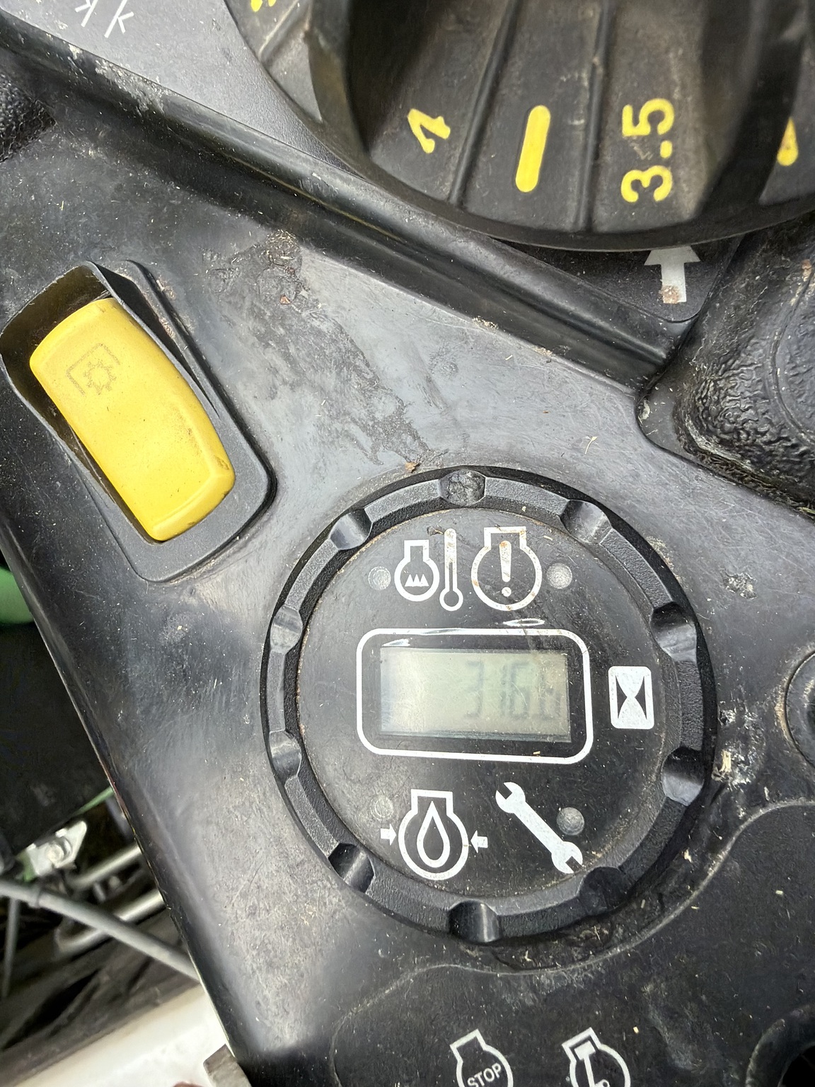 2024 John Deere Z930M Image 2