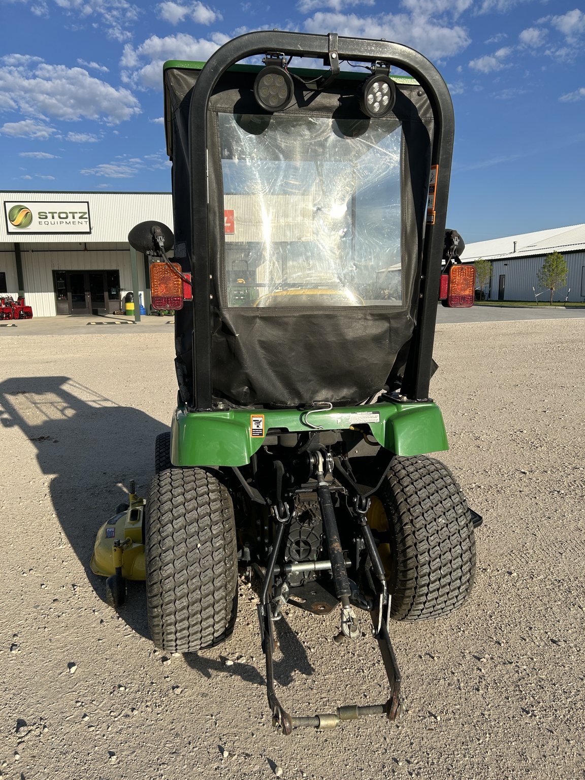 2010 John Deere 2305 Image 4