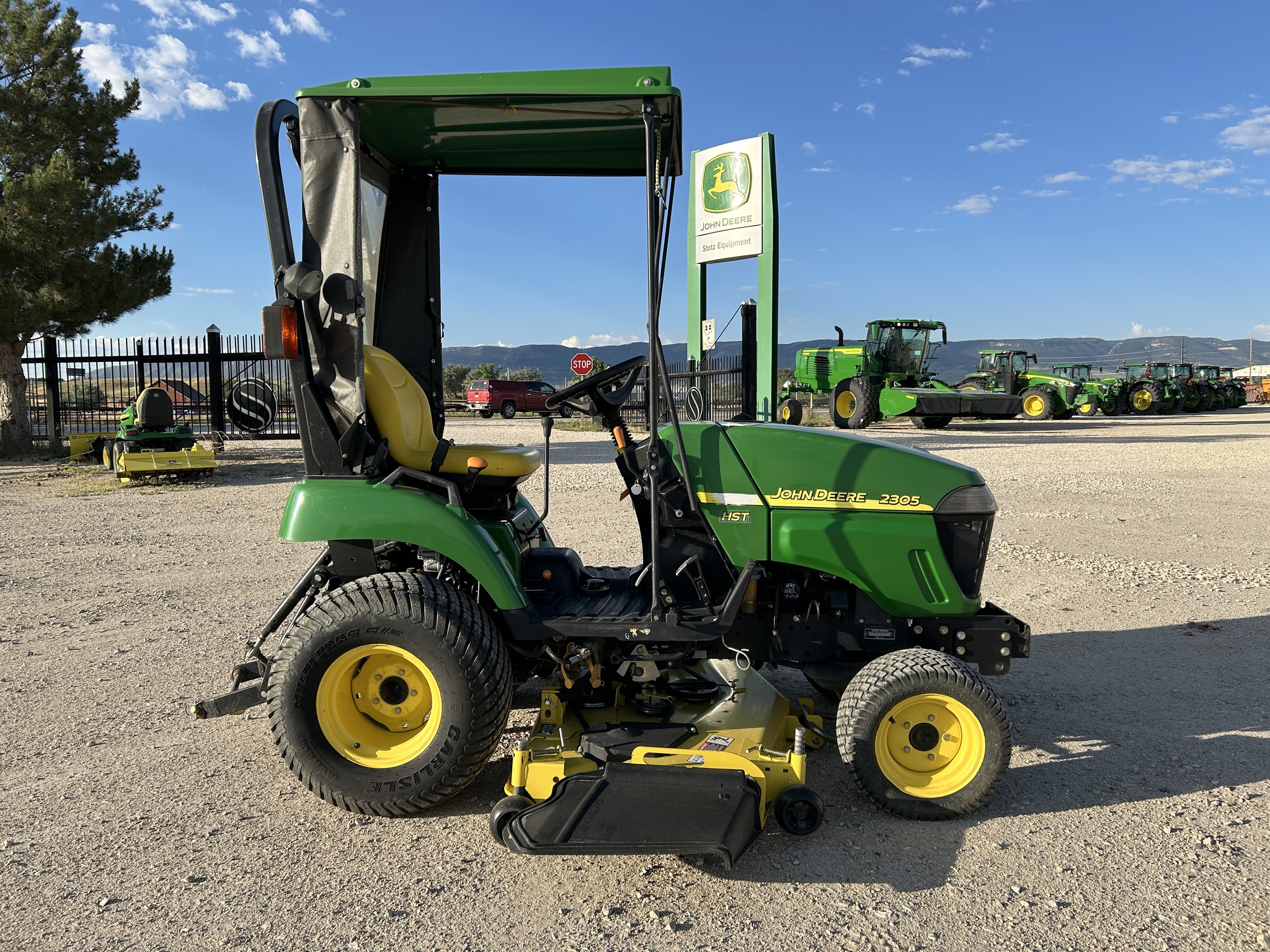 2010 John Deere 2305 Image 6