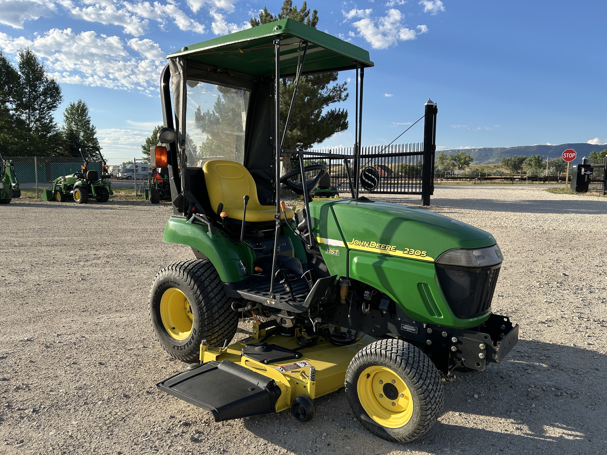 2010 John Deere 2305 Image 7