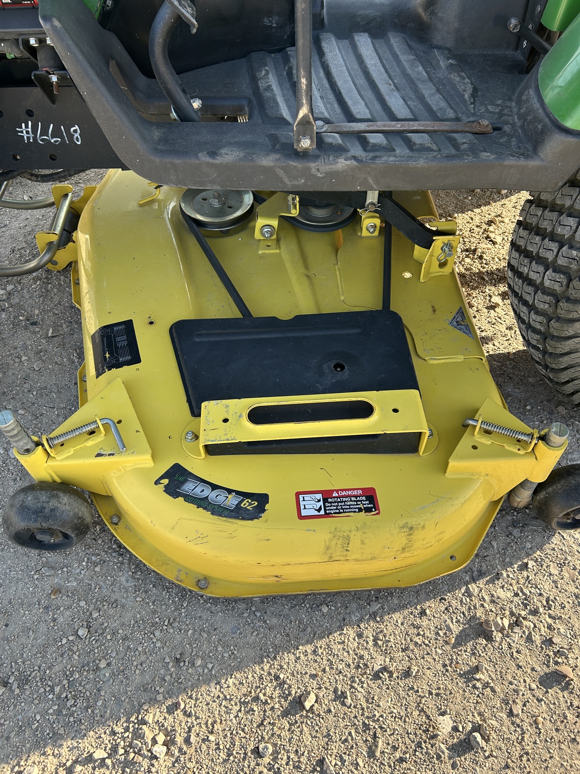 2010 John Deere 2305 Image 19