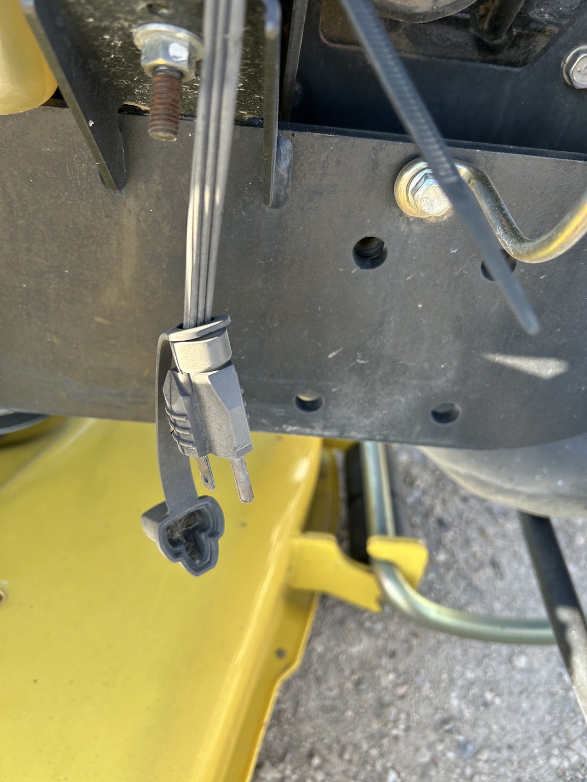 2010 John Deere 2305 Image 15