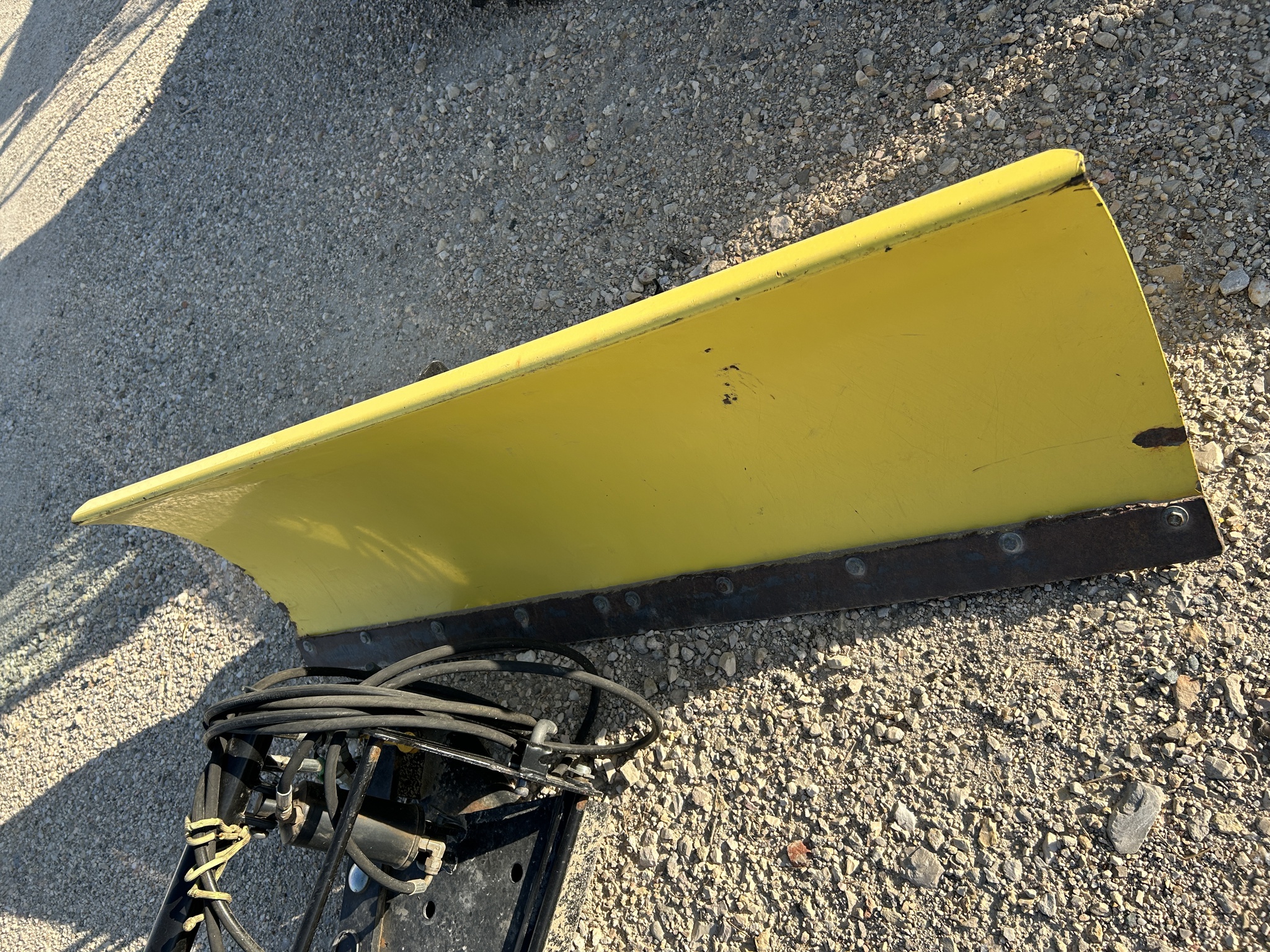 2010 John Deere 2305 Image 18