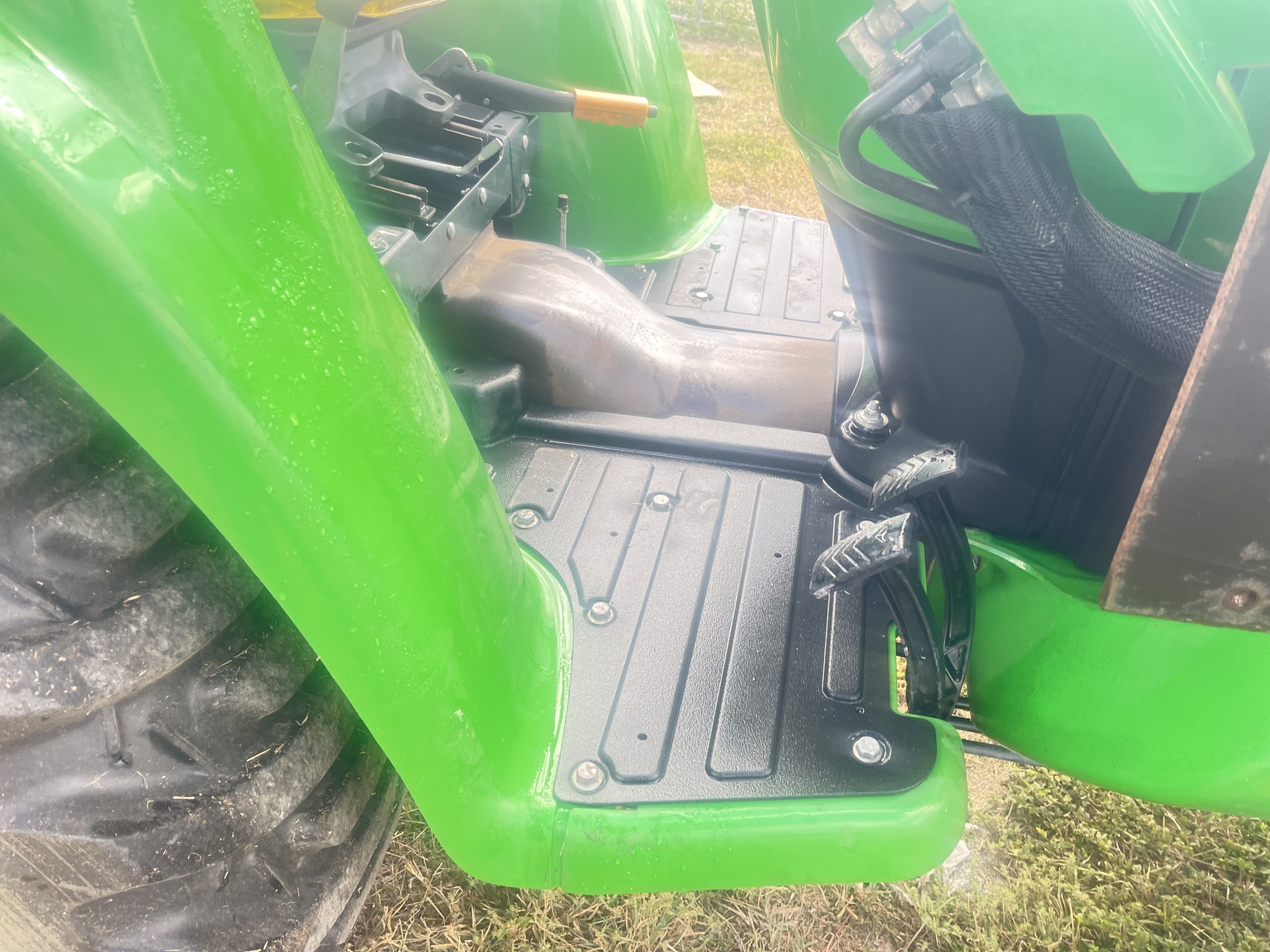 2021 John Deere 3025E Image 7