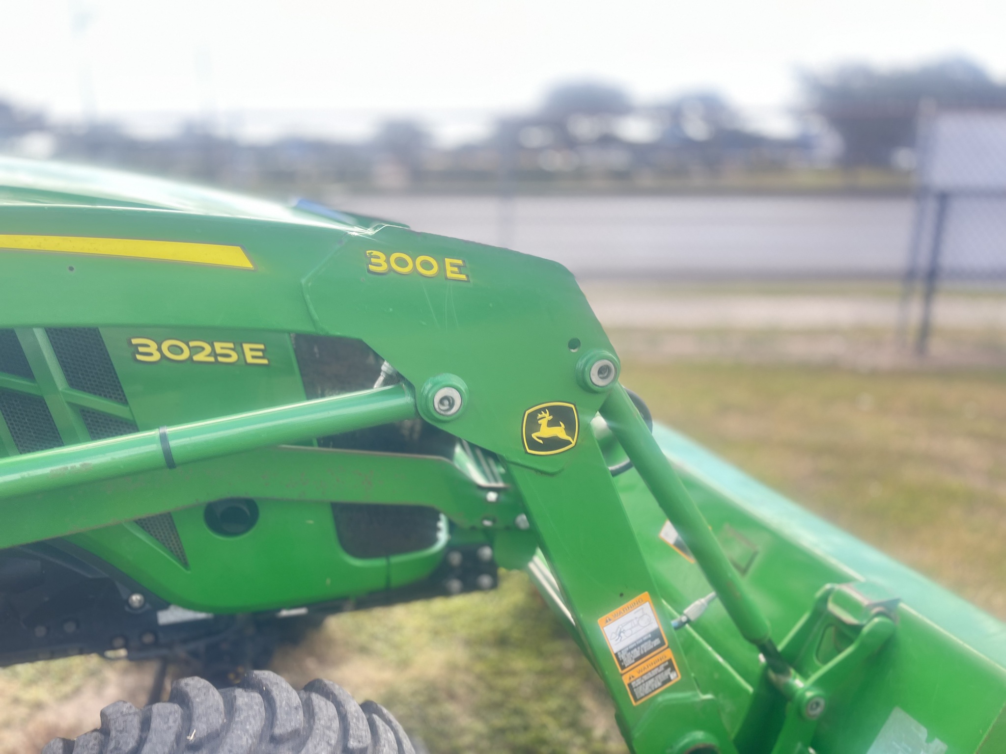2021 John Deere 3025E Image 5