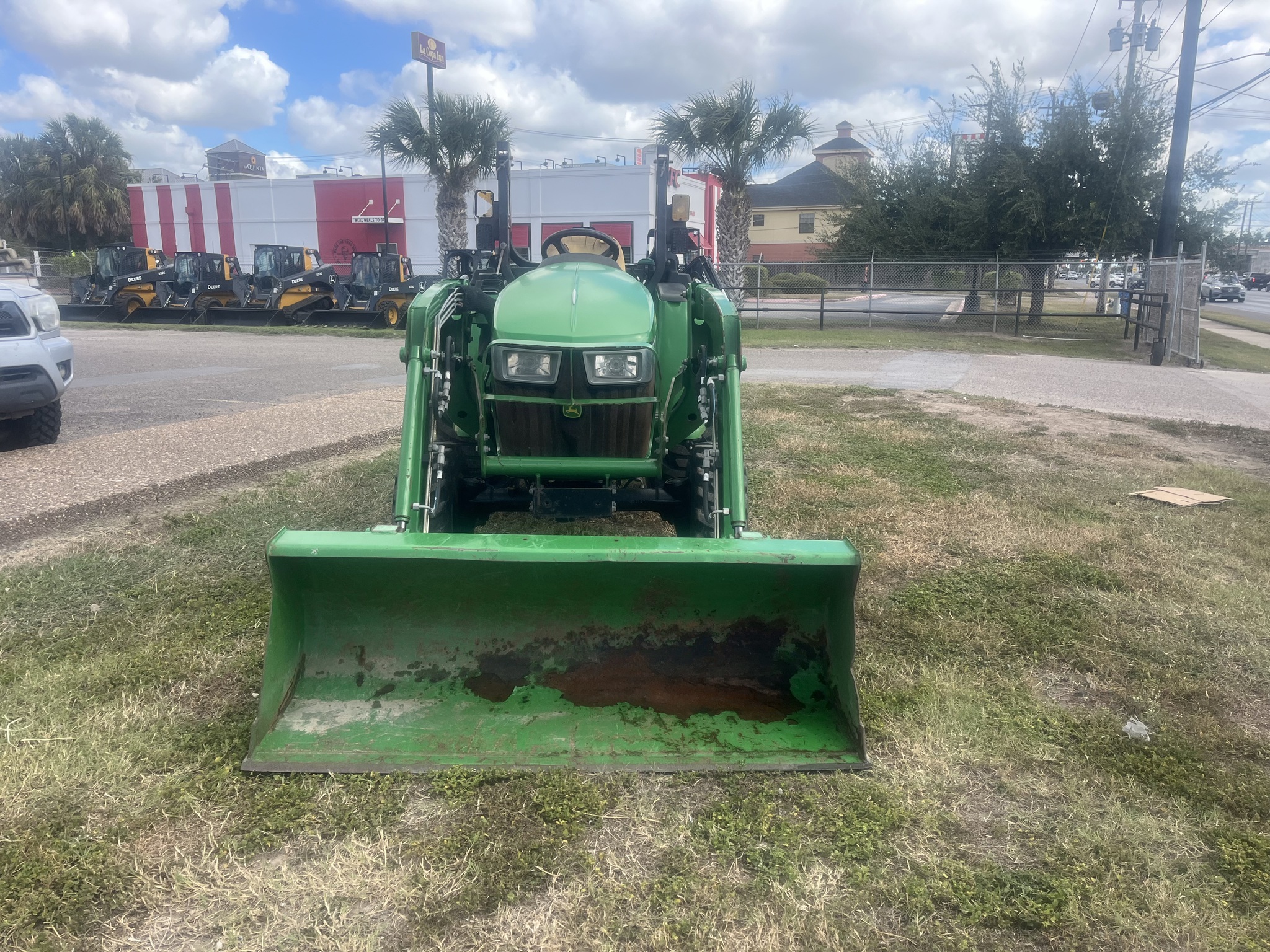 2021 John Deere 3025E Image 3