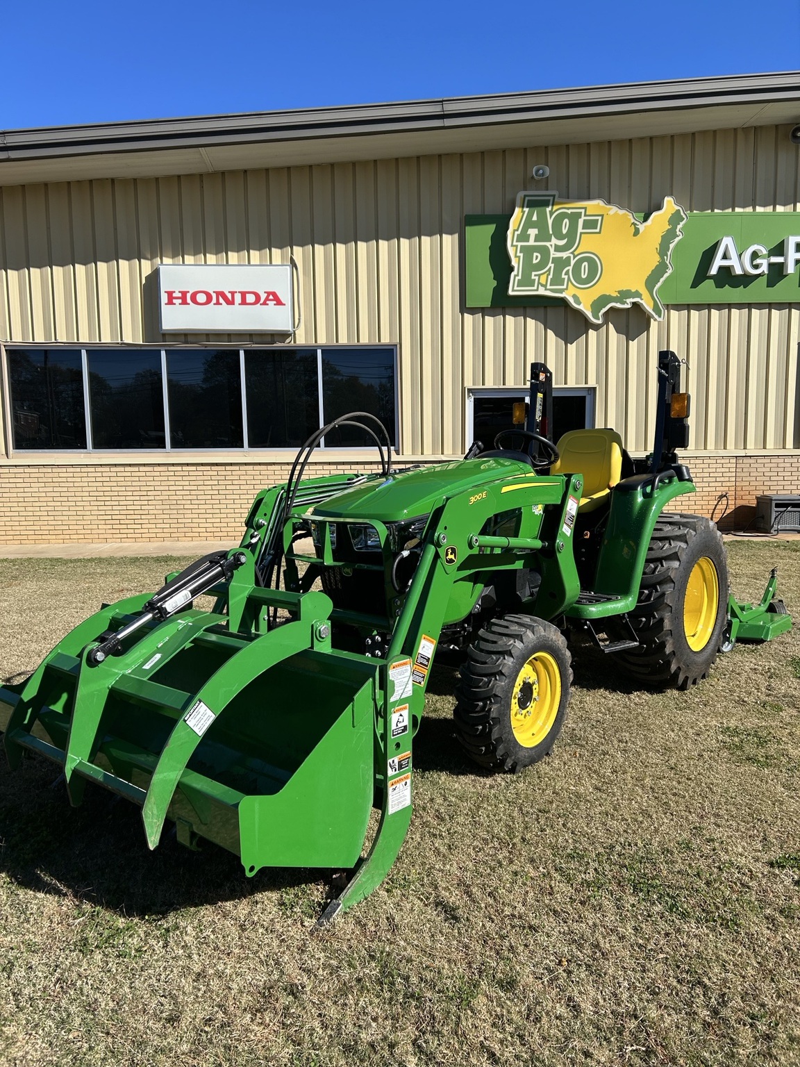2024 John Deere 3038E Image 1
