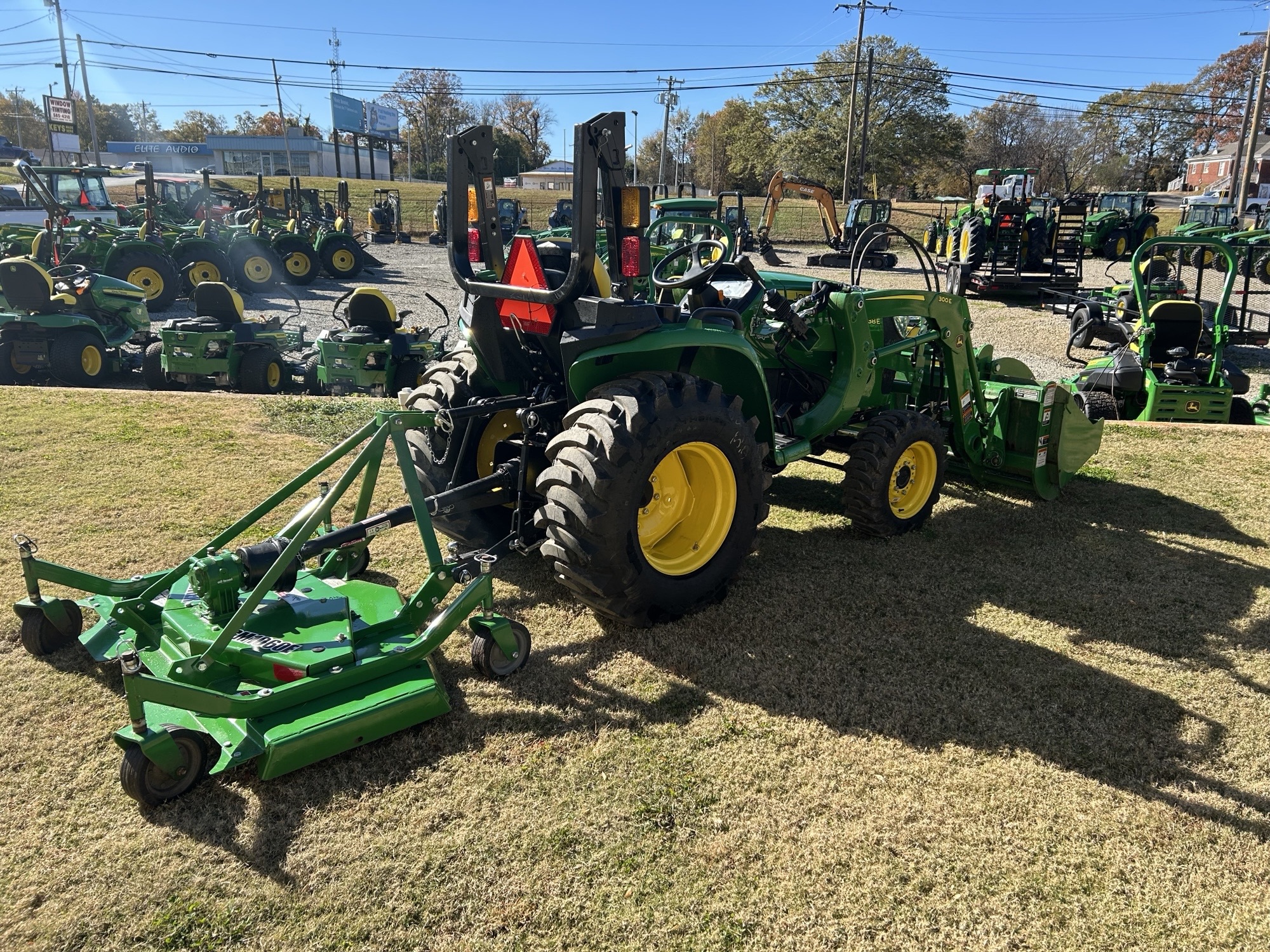 2024 John Deere 3038E Image 4