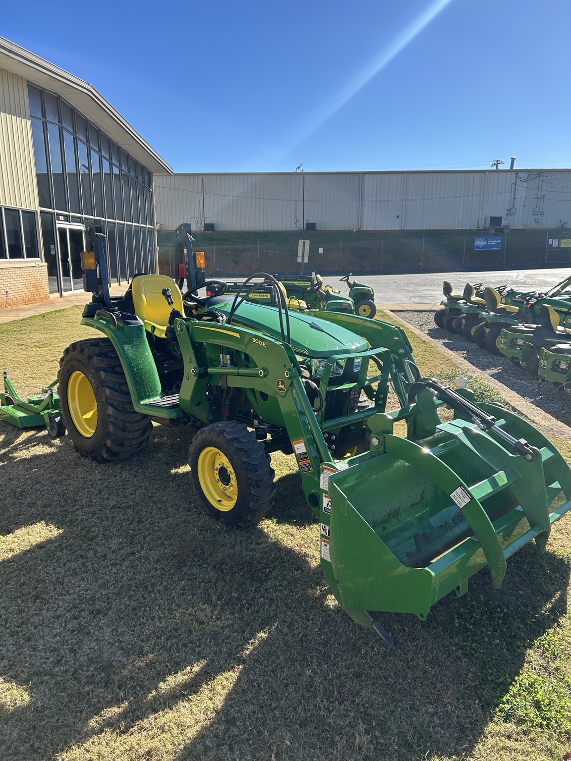 2024 John Deere 3038E Image 5