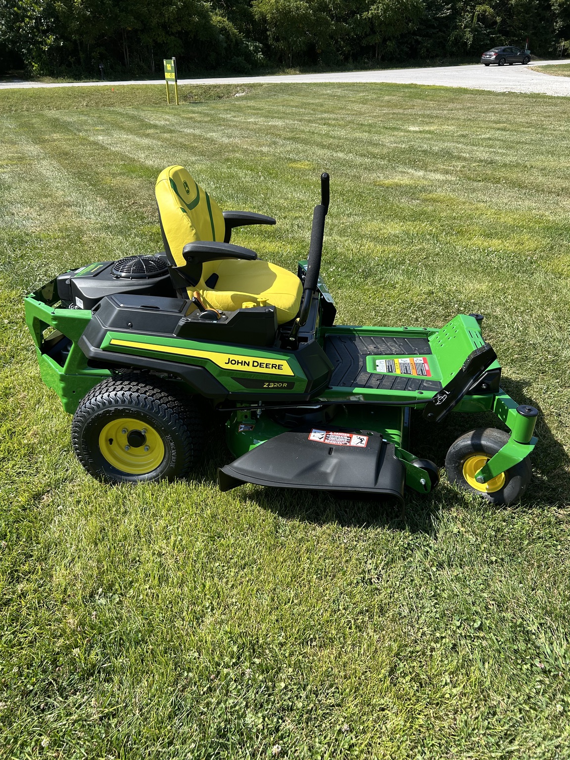 2025 John Deere Z320R Image 1