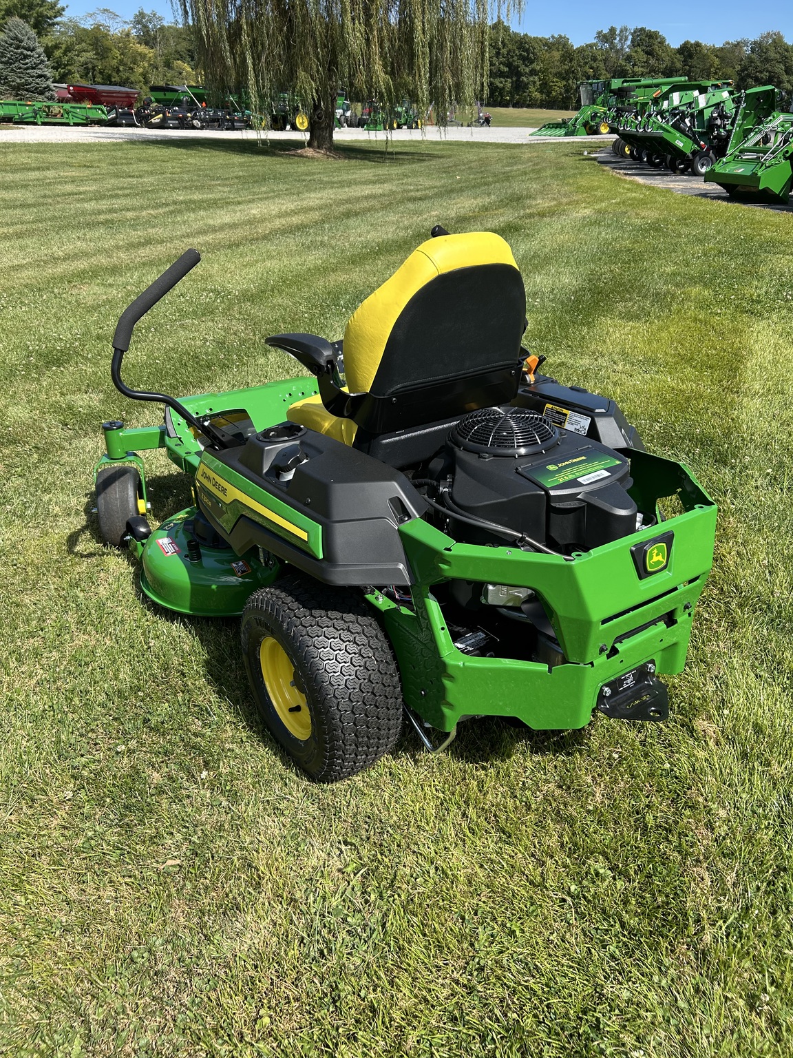 2025 John Deere Z320R Image 6