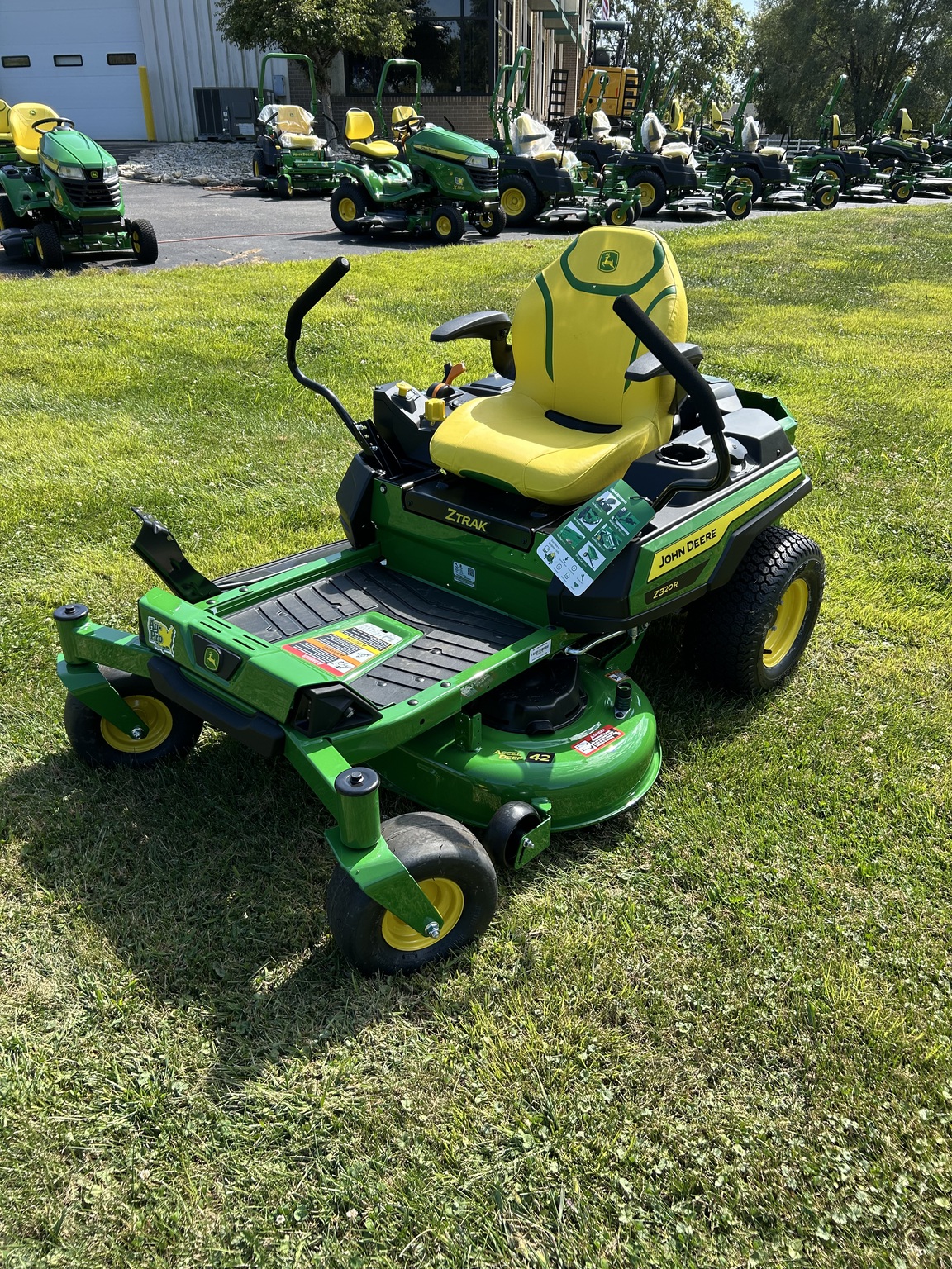 2025 John Deere Z320R Image 4