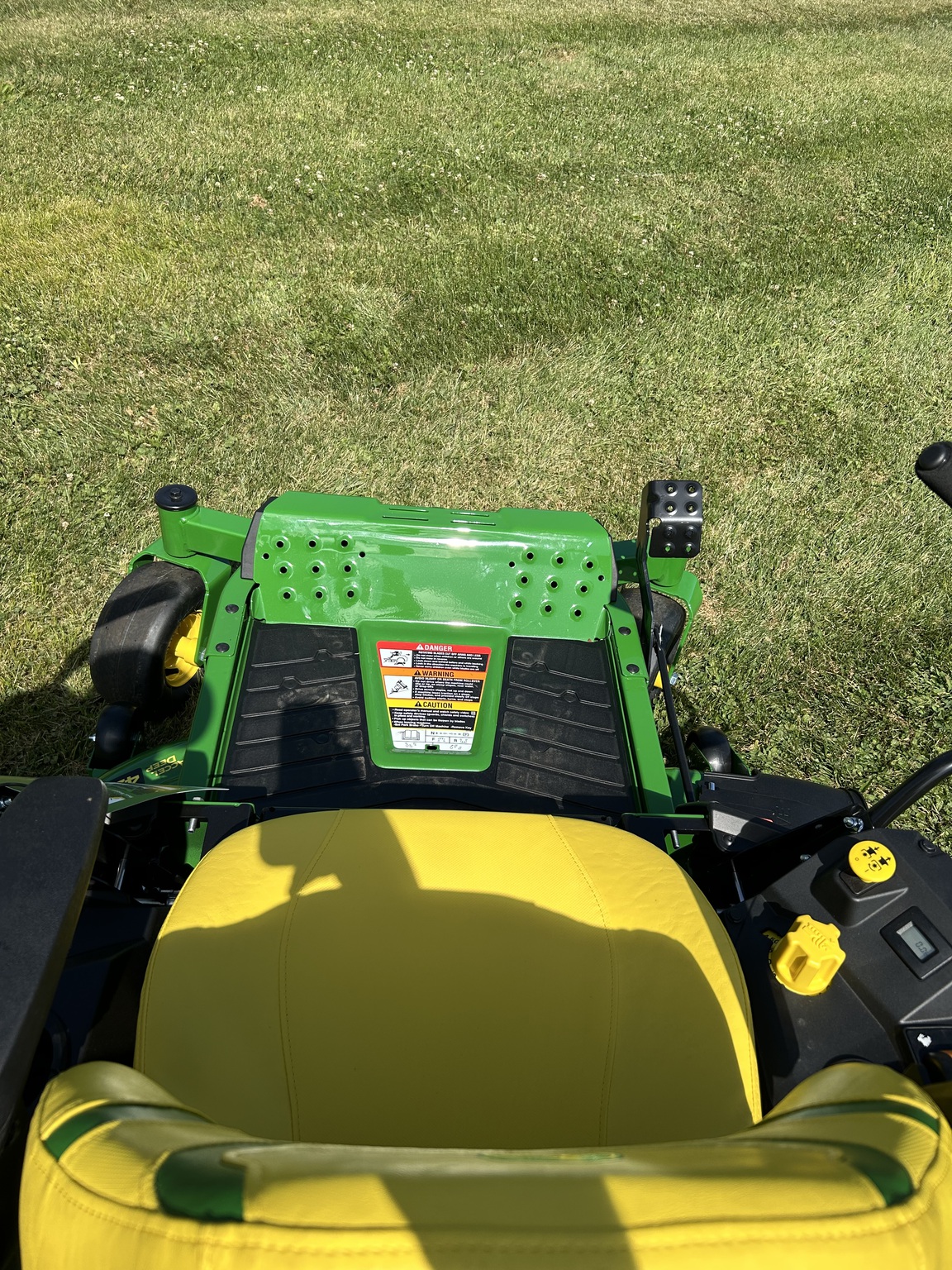 2025 John Deere Z320R Image 9