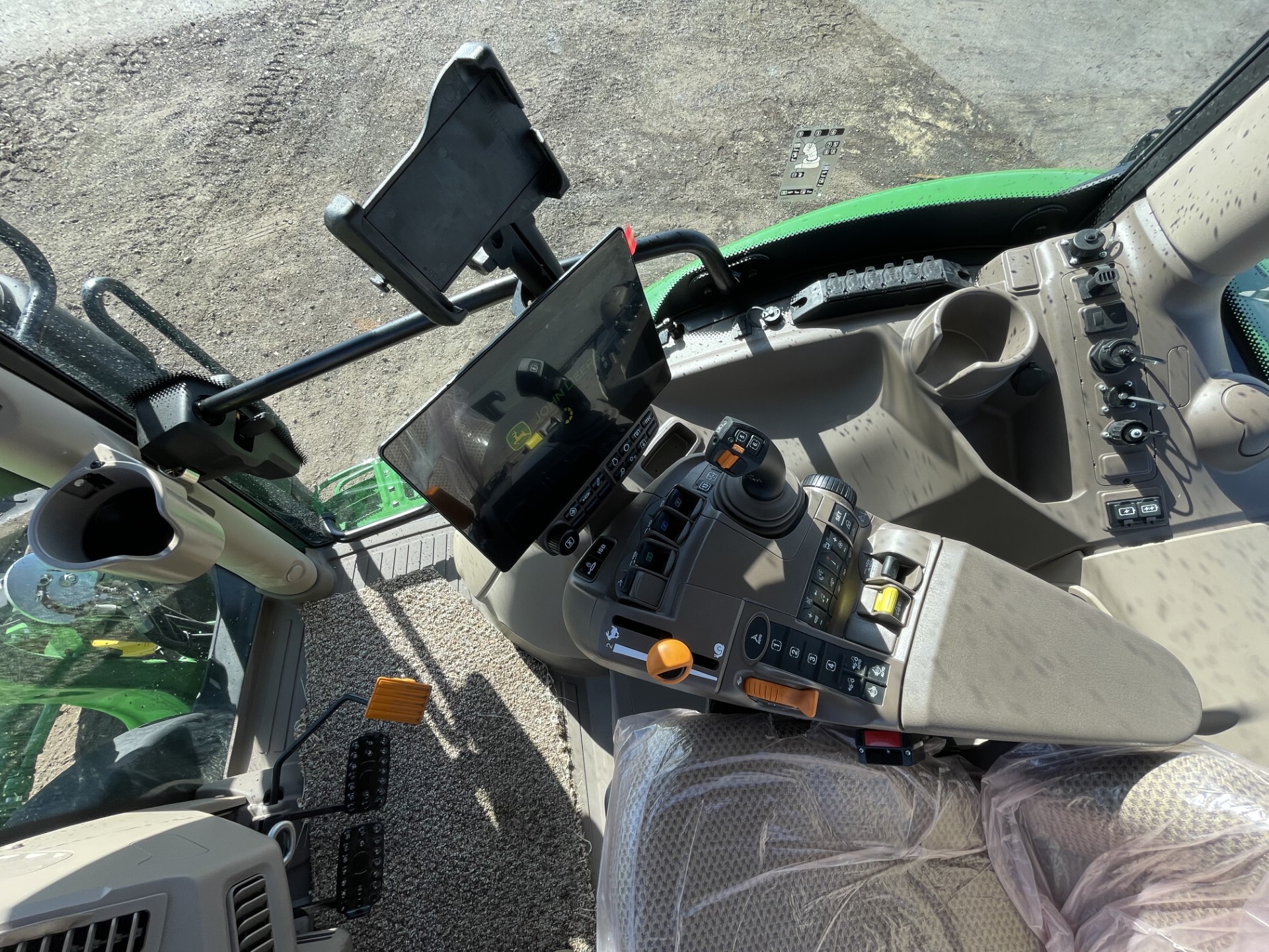 2025 John Deere 6R 120 Image 25