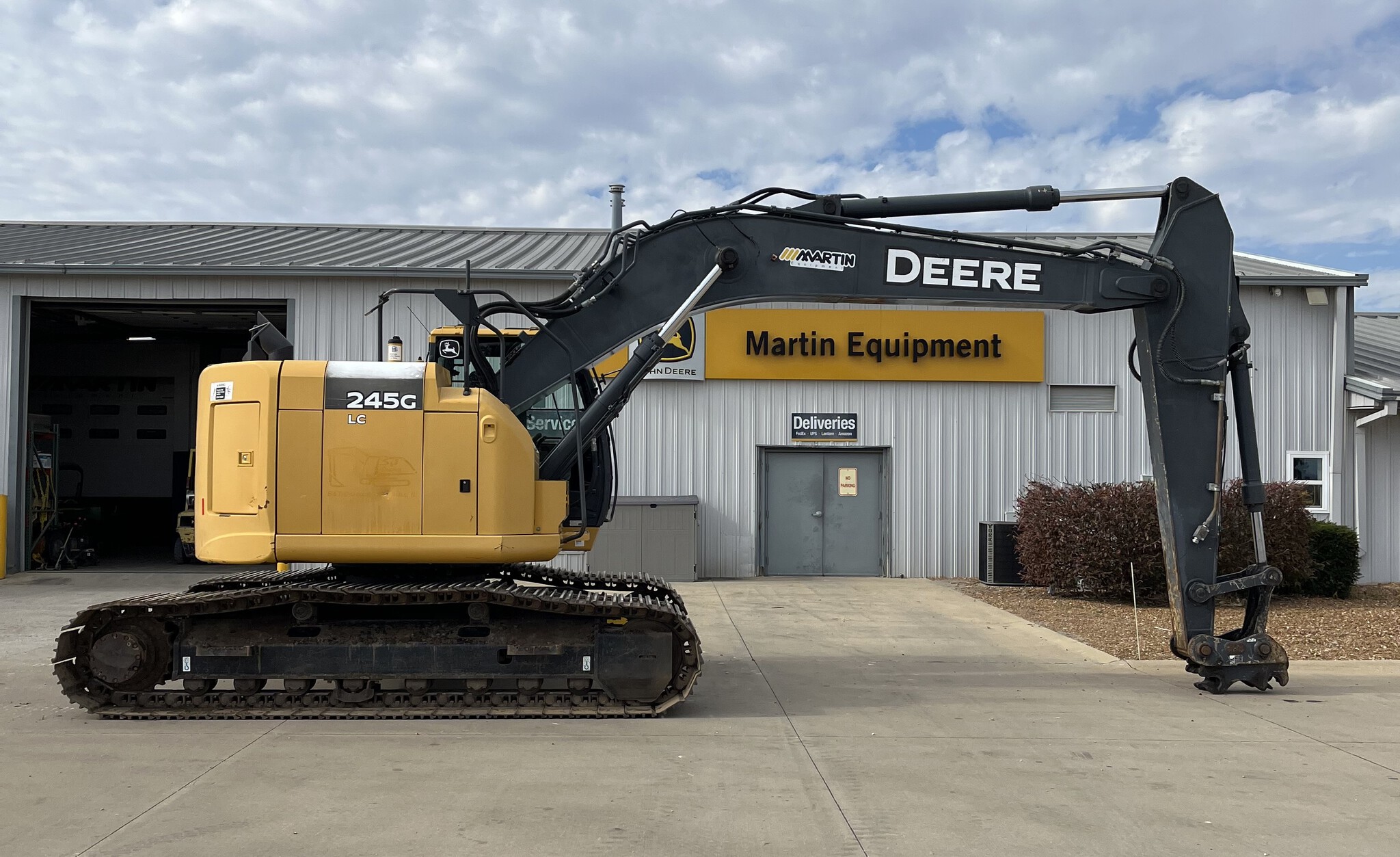 2015 John Deere 245G LC Image 1
