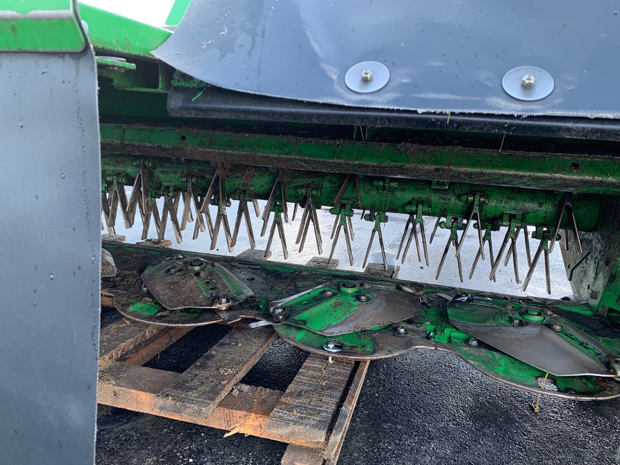  2024 John Deere R400 at Heritage Tractor in Lamar, MO