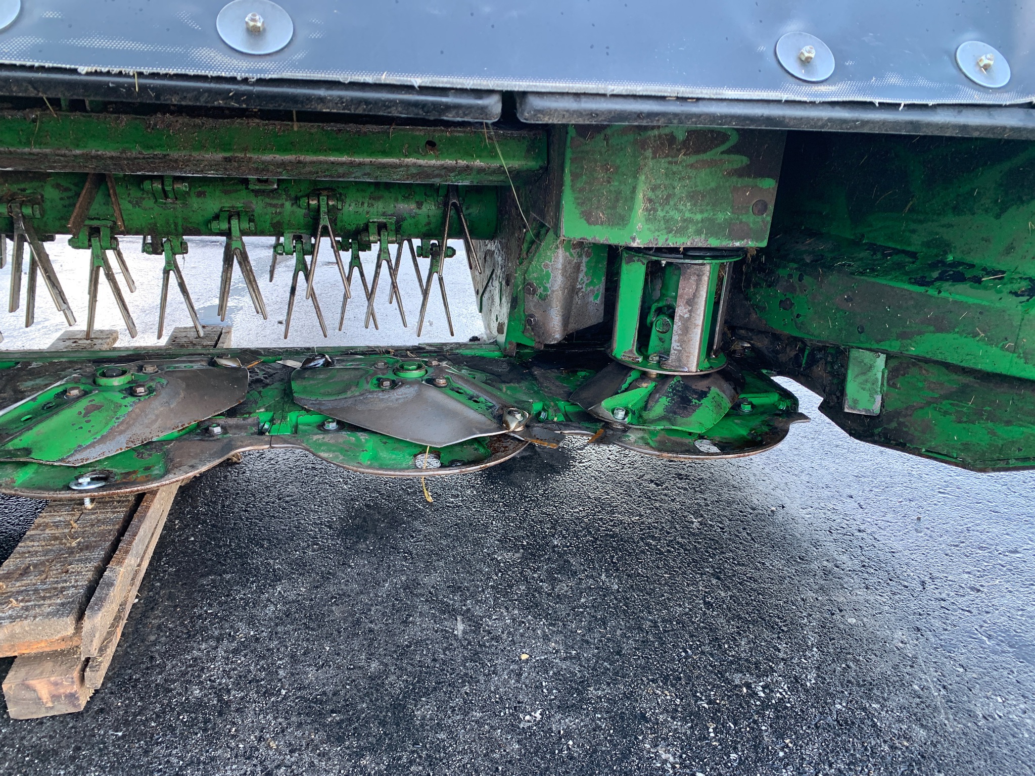  2024 John Deere R400 at Heritage Tractor in Lamar, MO