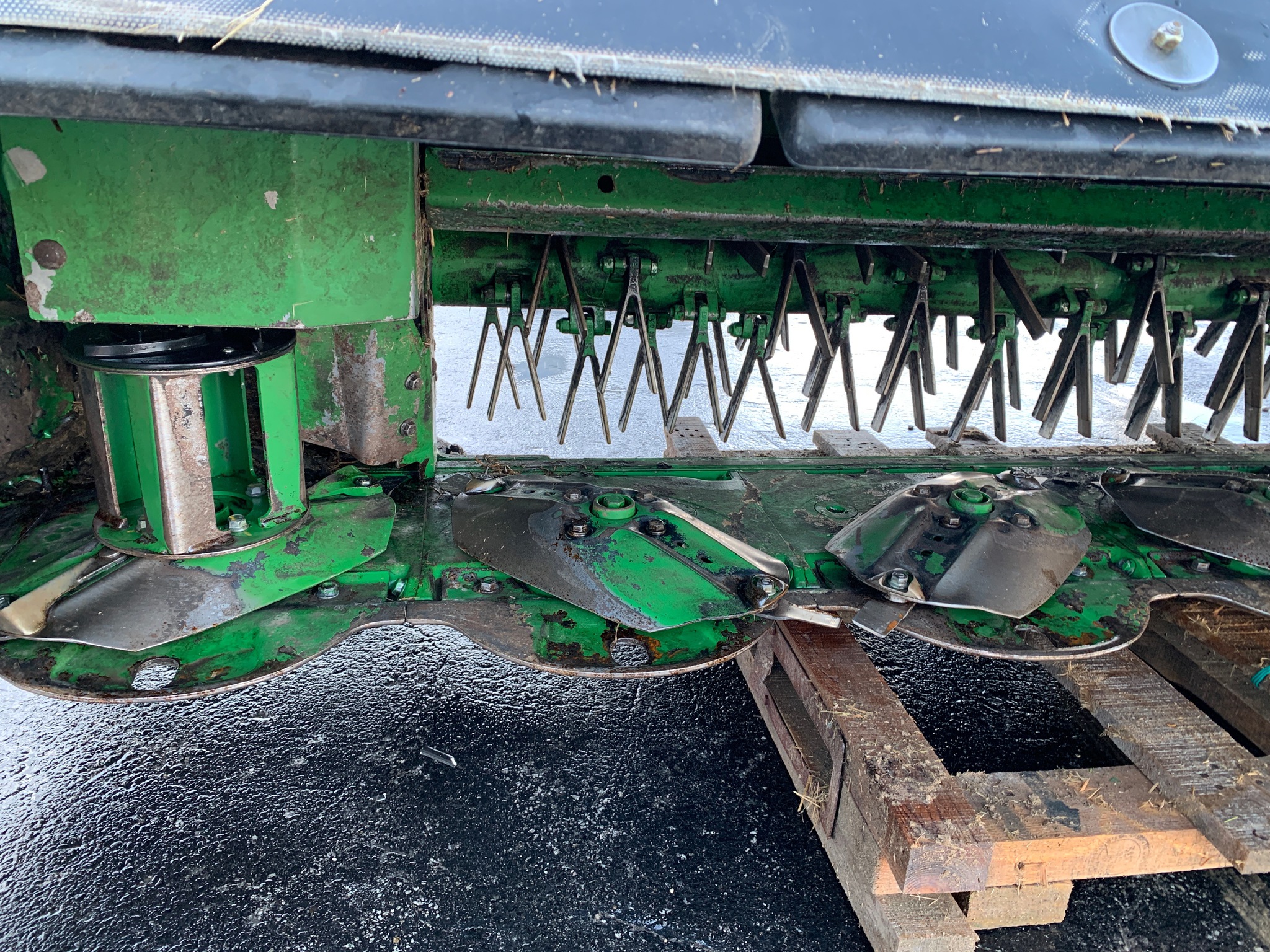  2024 John Deere R400 at Heritage Tractor in Lamar, MO