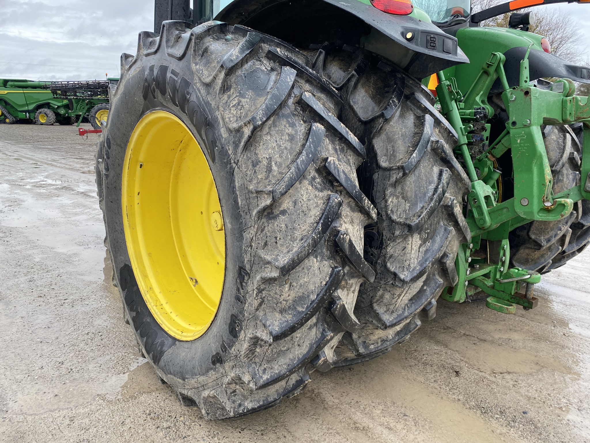 2012 John Deere 7280R Image 9