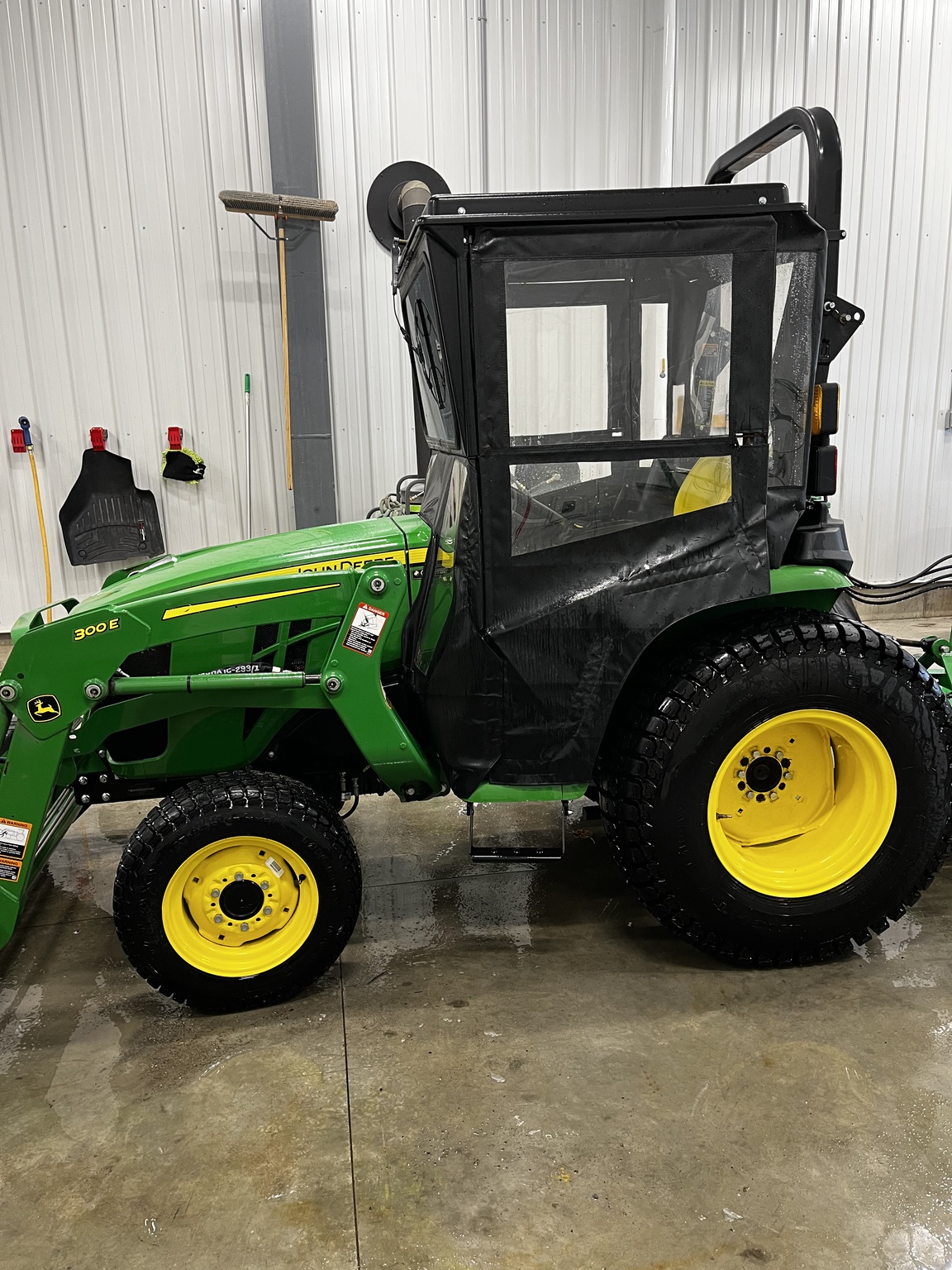2022 John Deere 3025E Image 2
